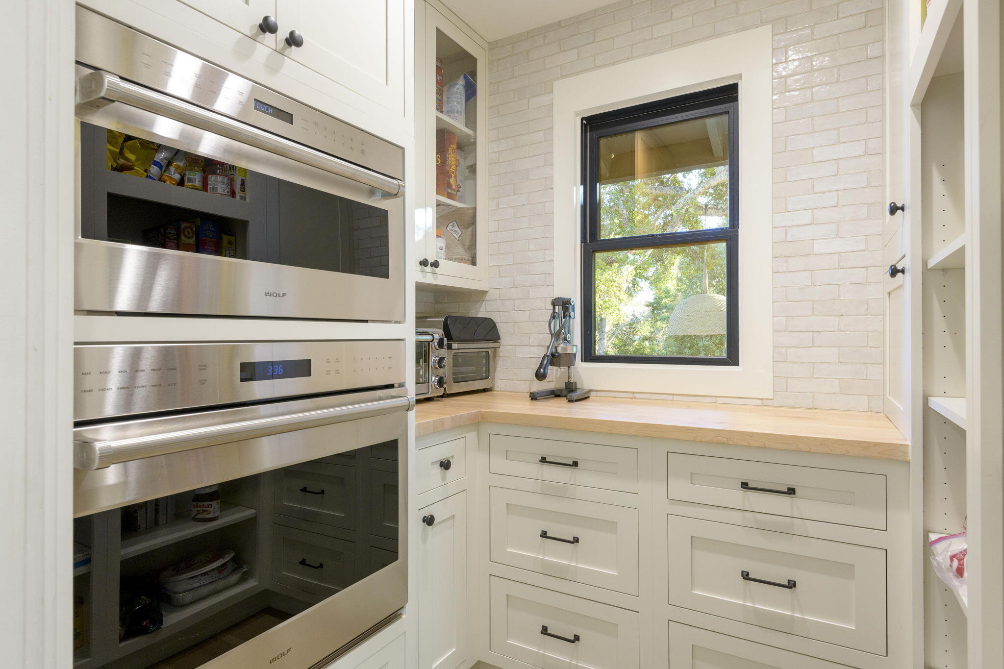 Santa Barbara, California 93108, United States, 4 Bedrooms Bedrooms, ,3 BathroomsBathrooms,Residential,Active,91588