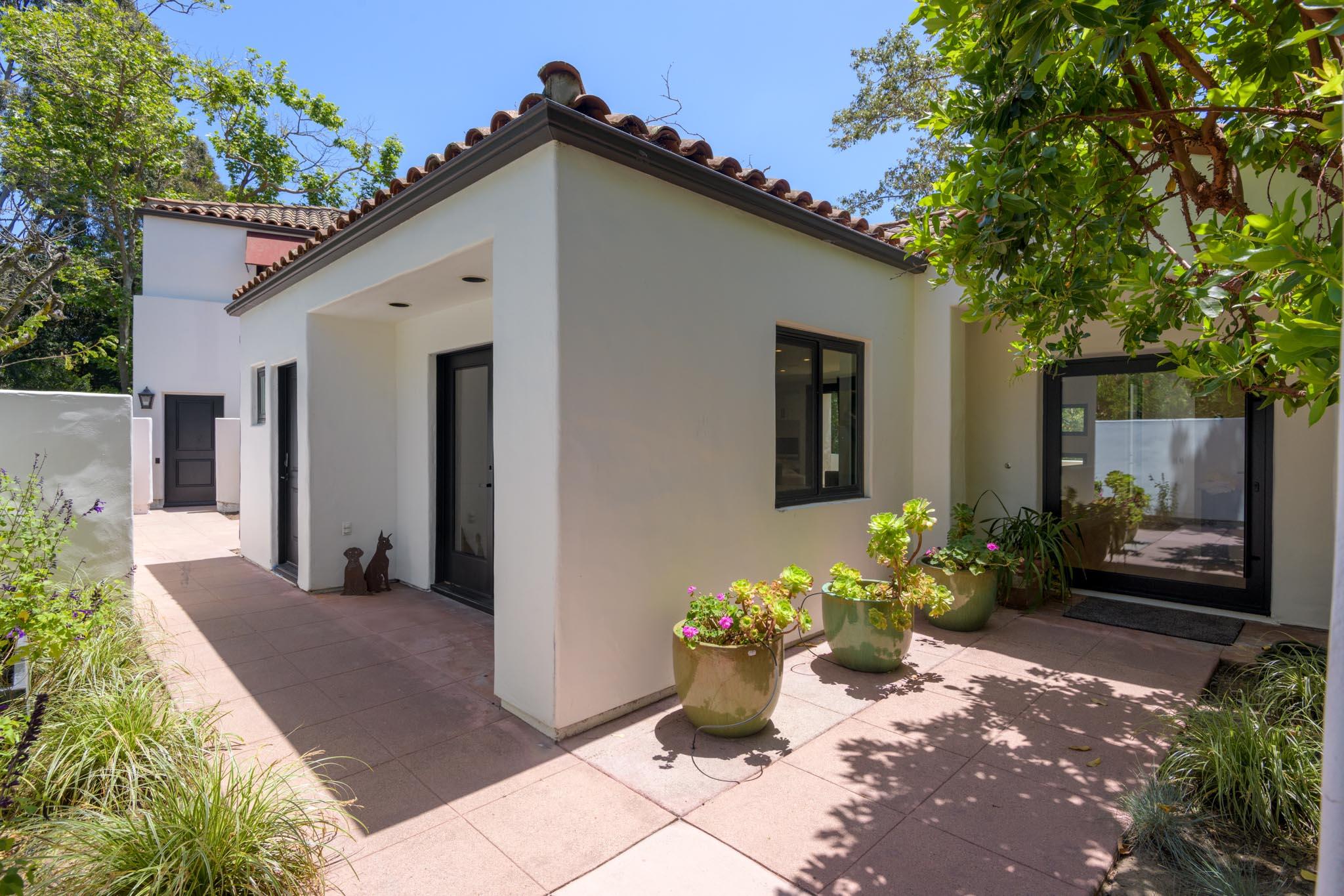 Santa Barbara, California 93105, United States, 3 Bedrooms Bedrooms, ,4 BathroomsBathrooms,Residential,Active,157626