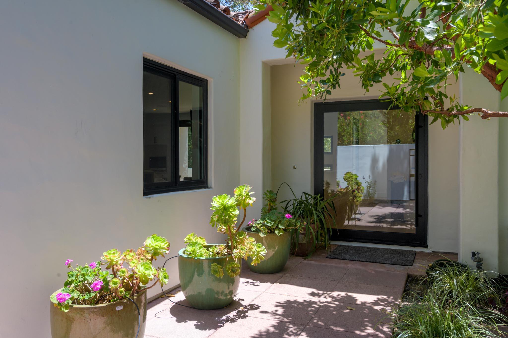 Santa Barbara, California 93105, United States, 3 Bedrooms Bedrooms, ,4 BathroomsBathrooms,Residential,Active,157626