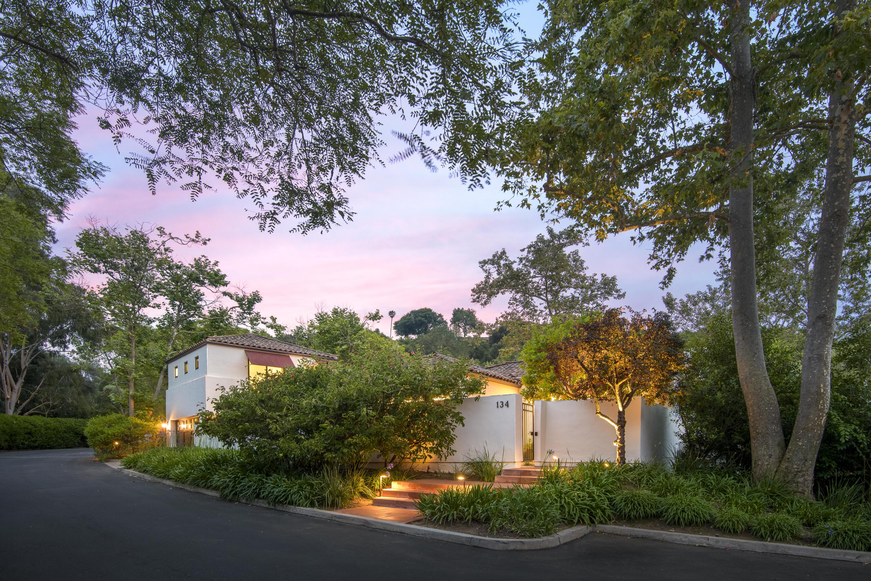 Santa Barbara, California 93105, United States, 3 Bedrooms Bedrooms, ,4 BathroomsBathrooms,Residential,Active,157626