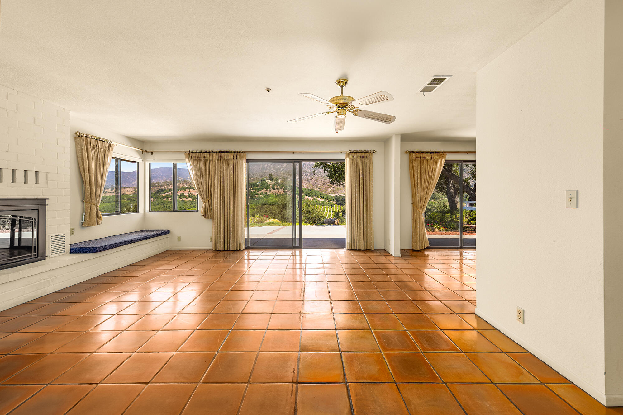 Ojai, California 93023, United States, 3 Bedrooms Bedrooms, ,2 BathroomsBathrooms,Residential,Active,201135