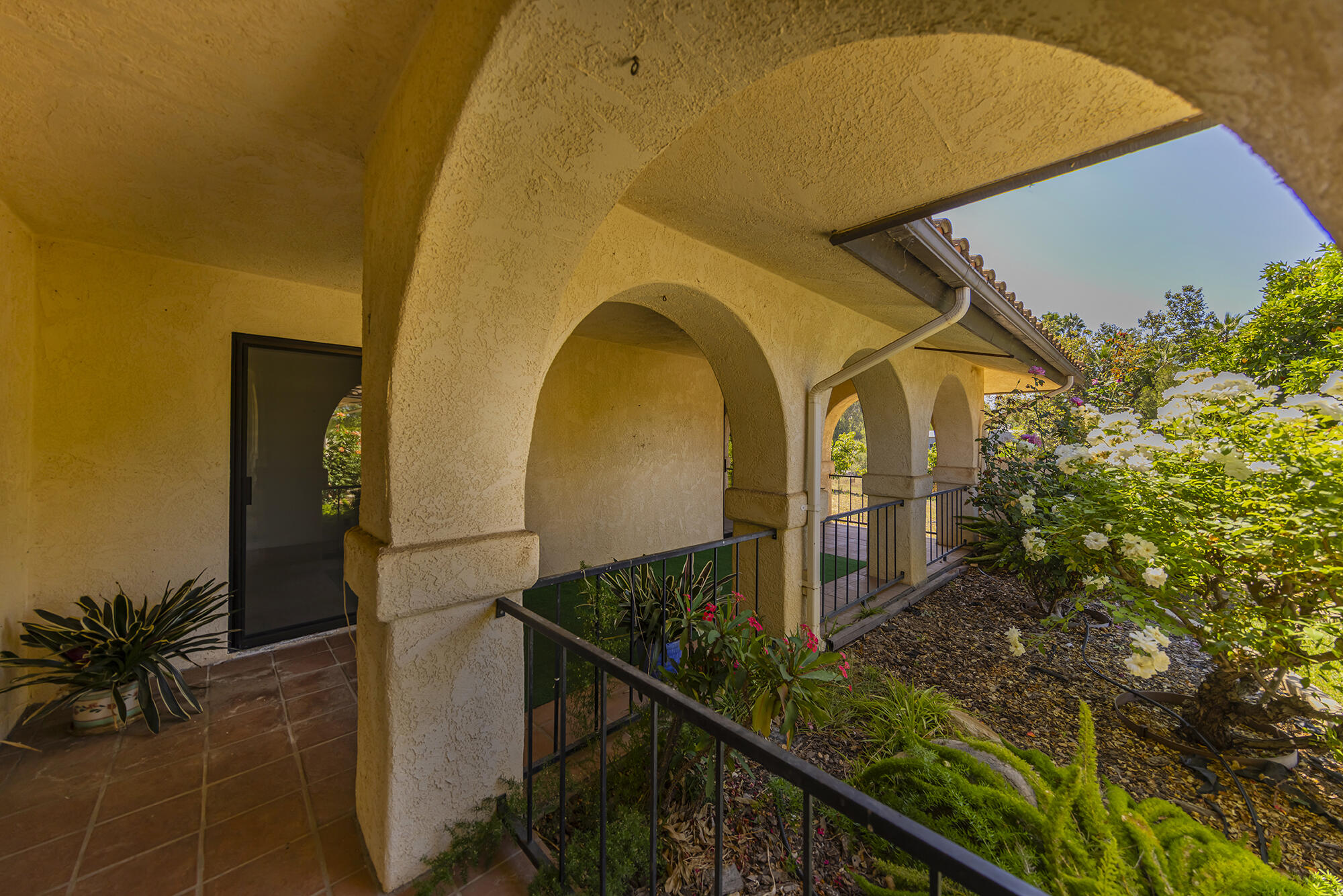 Ojai, California 93023, United States, 3 Bedrooms Bedrooms, ,2 BathroomsBathrooms,Residential,Active,201135