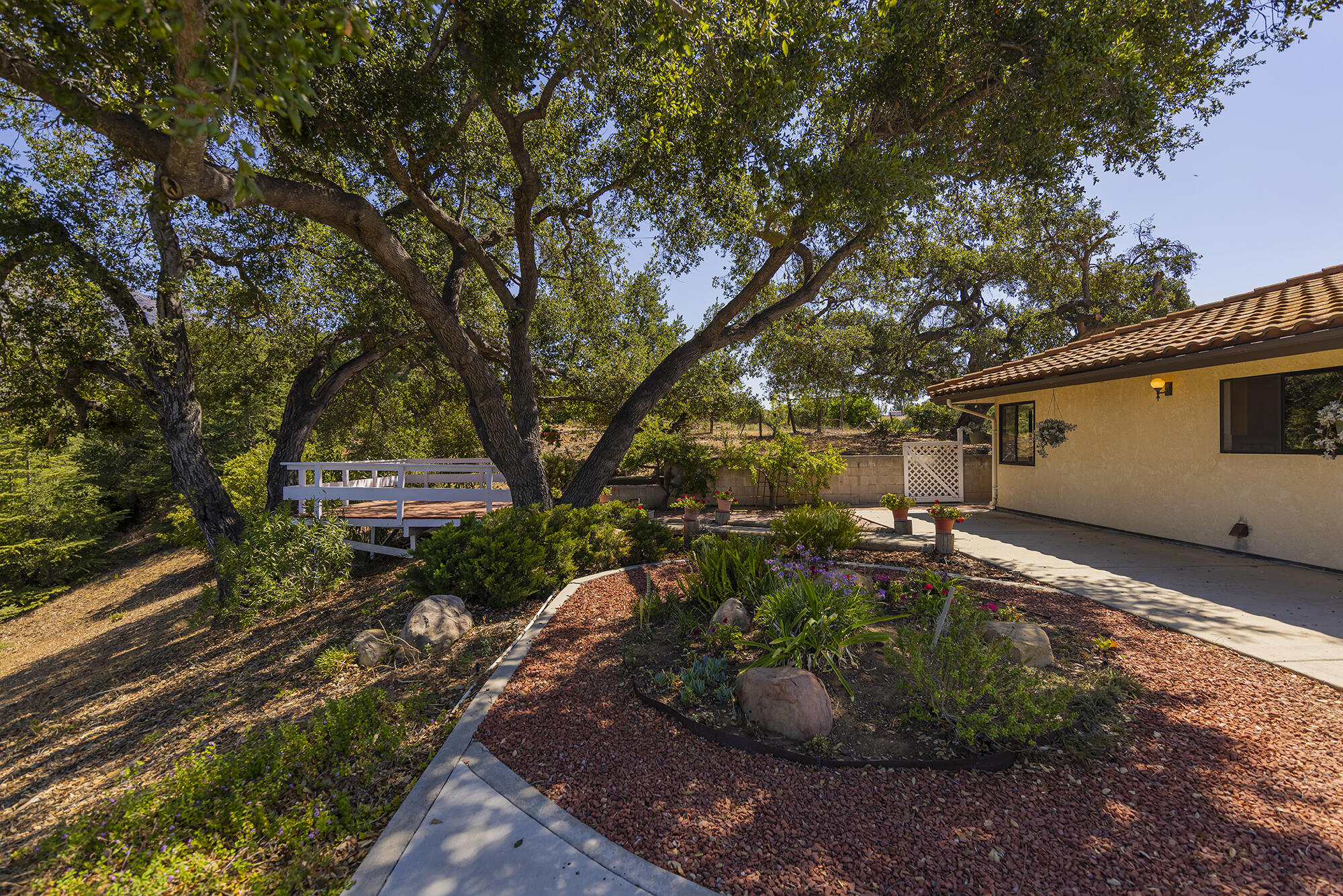 Ojai, California 93023, United States, 3 Bedrooms Bedrooms, ,2 BathroomsBathrooms,Residential,Active,201135