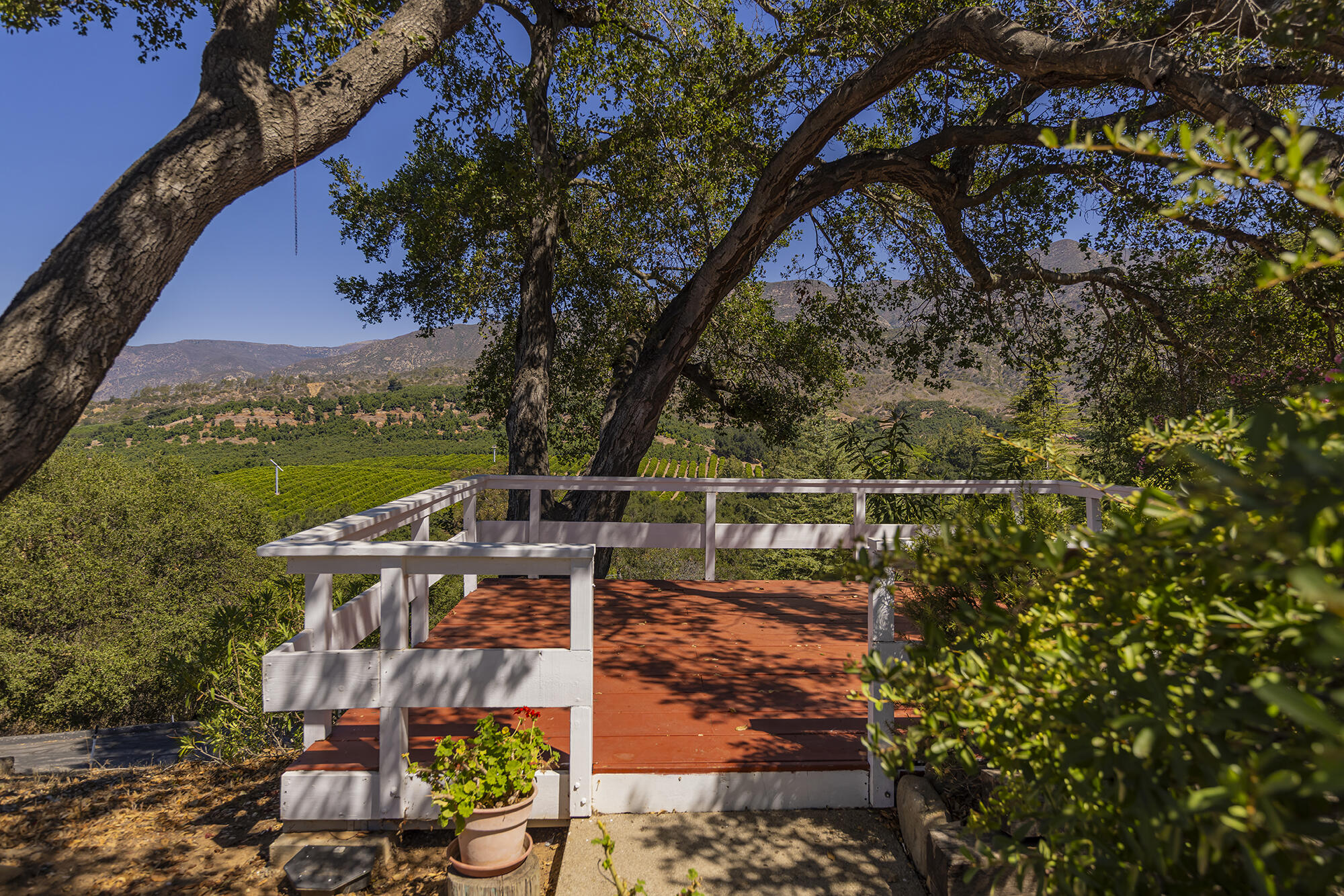 Ojai, California 93023, United States, 3 Bedrooms Bedrooms, ,2 BathroomsBathrooms,Residential,Active,201135