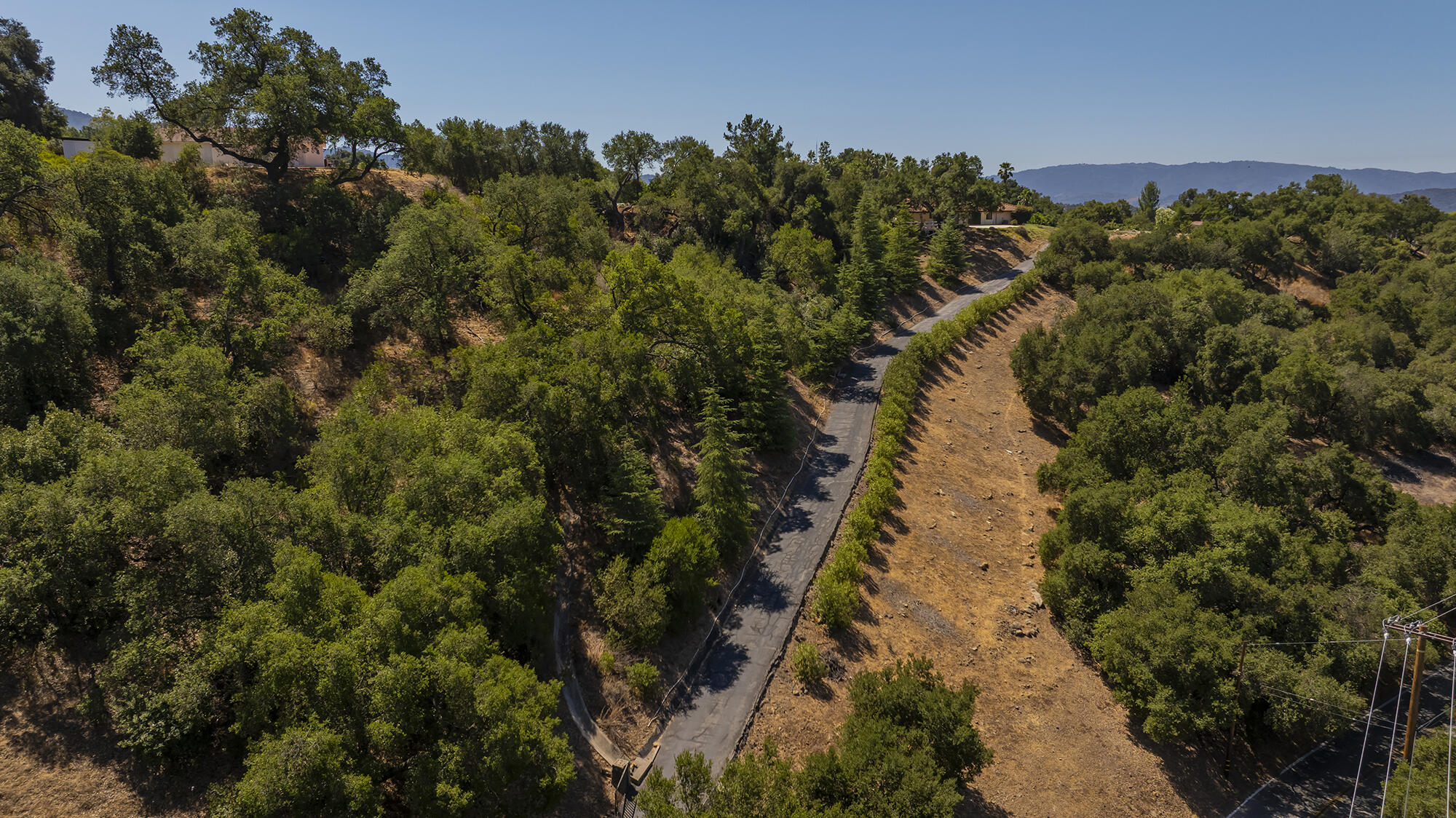 Ojai, California 93023, United States, 3 Bedrooms Bedrooms, ,2 BathroomsBathrooms,Residential,Active,201135
