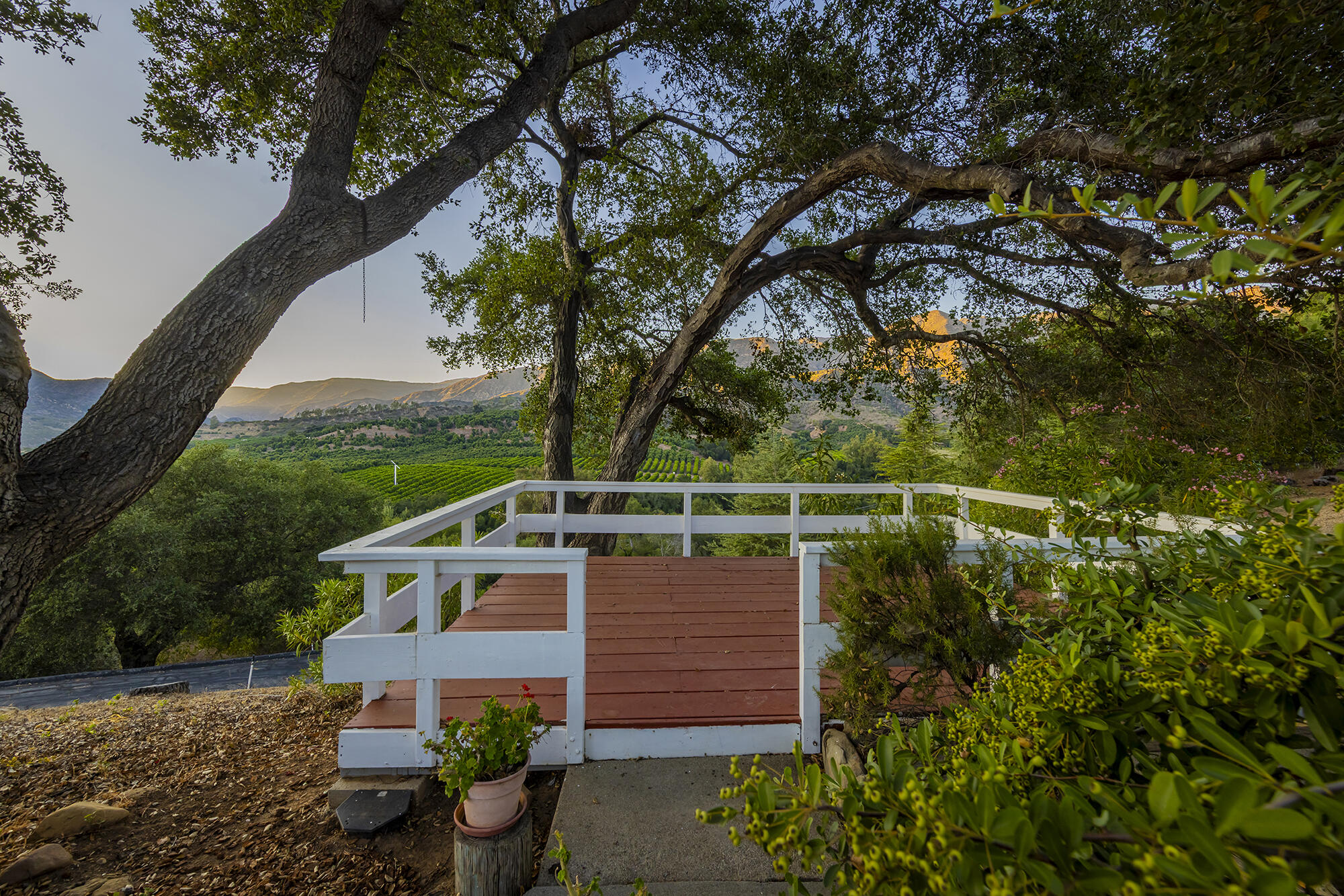 Ojai, California 93023, United States, 3 Bedrooms Bedrooms, ,2 BathroomsBathrooms,Residential,Active,201135