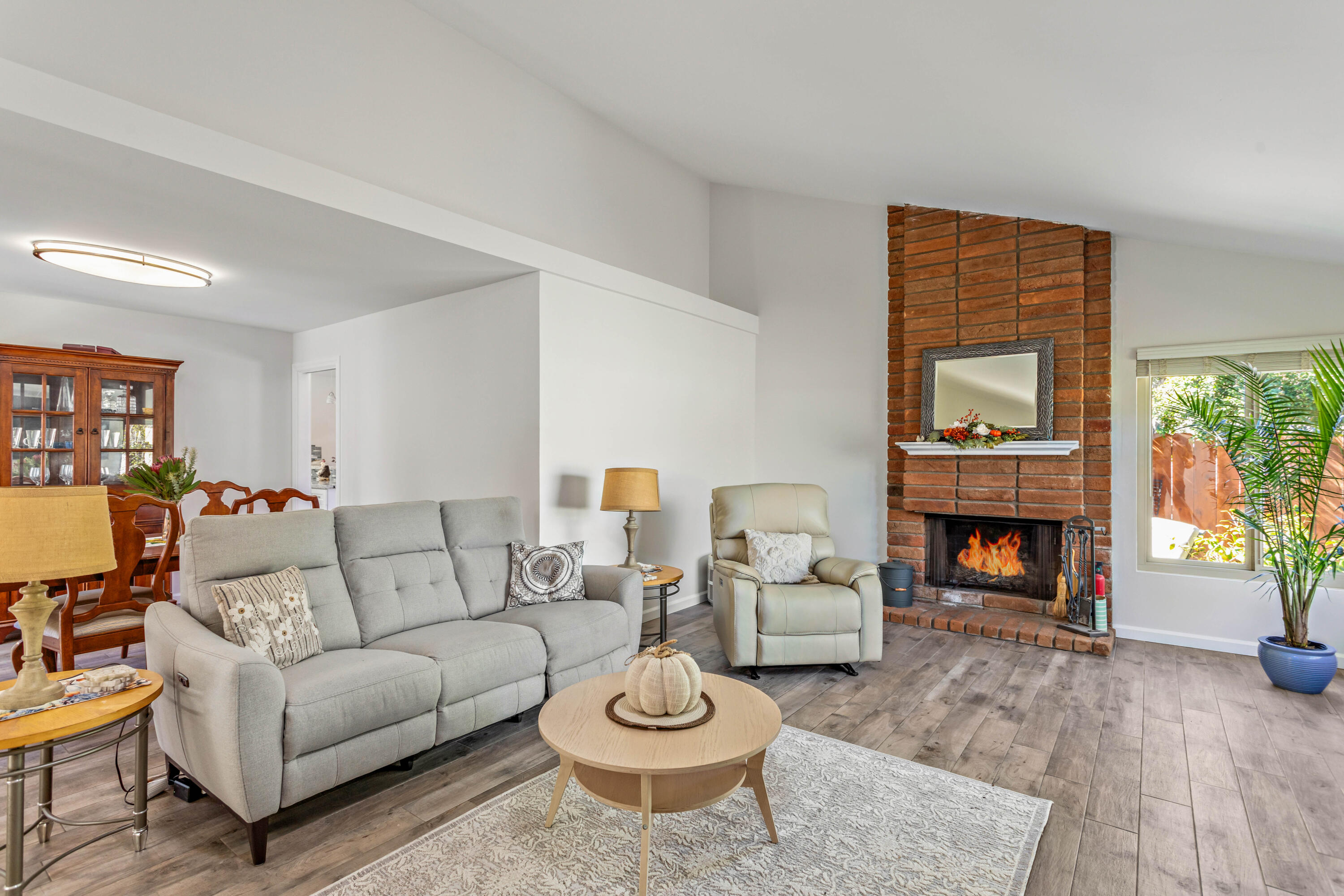 Goleta, California 93117, United States, 4 Bedrooms Bedrooms, ,2 BathroomsBathrooms,Residential,Active,230639