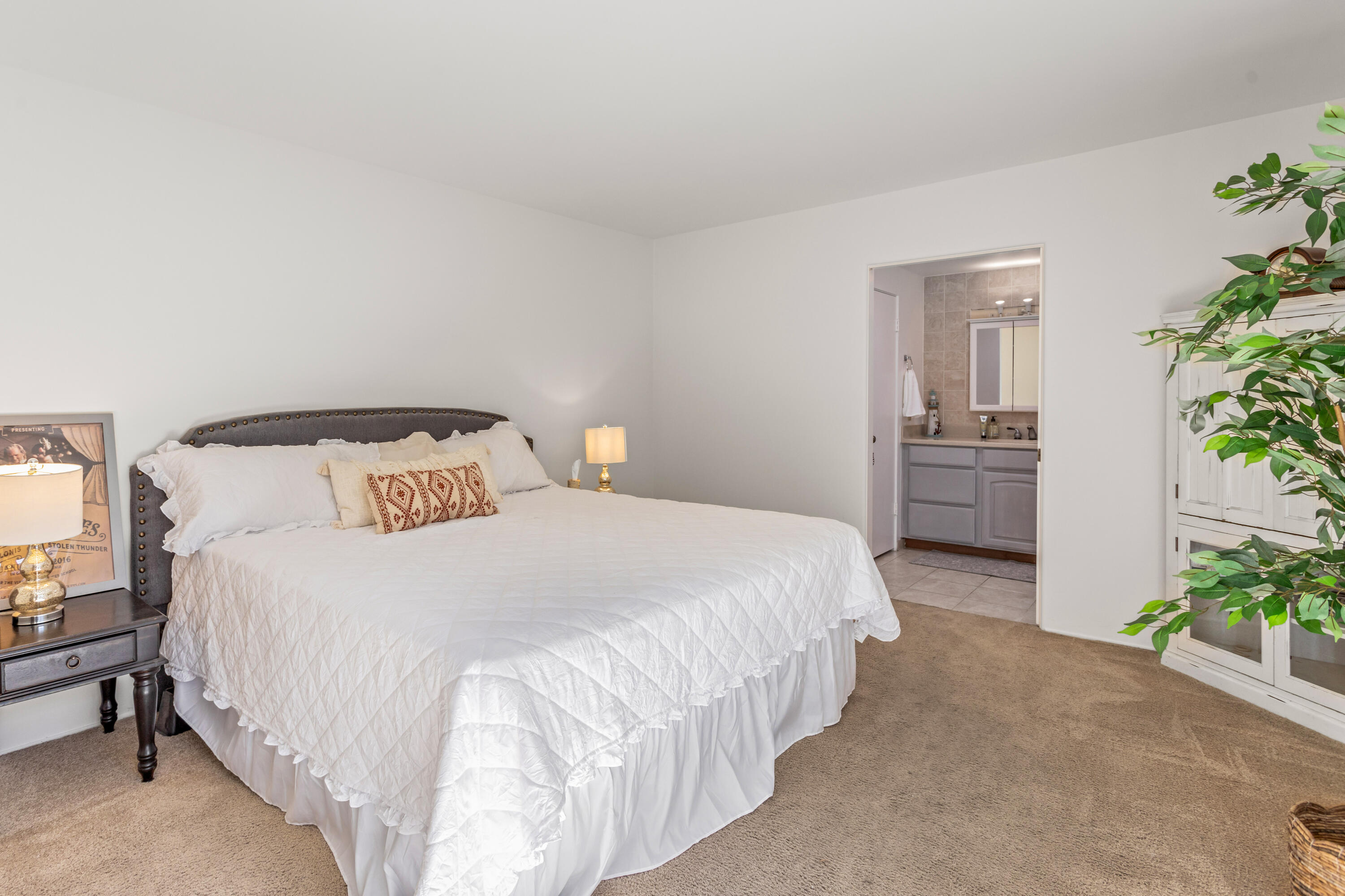 Goleta, California 93117, United States, 4 Bedrooms Bedrooms, ,2 BathroomsBathrooms,Residential,Active,230639