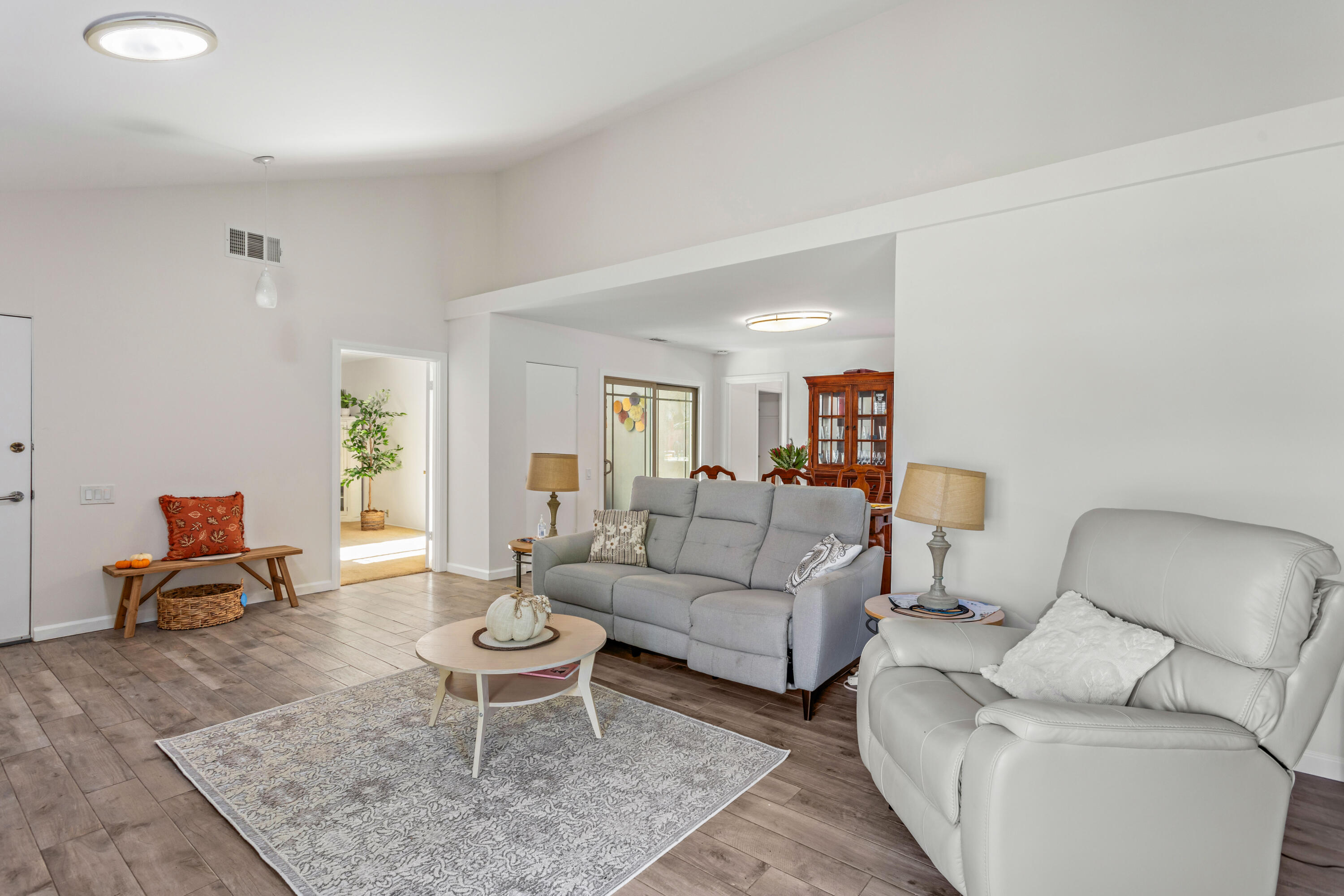 Goleta, California 93117, United States, 4 Bedrooms Bedrooms, ,2 BathroomsBathrooms,Residential,Active,230639