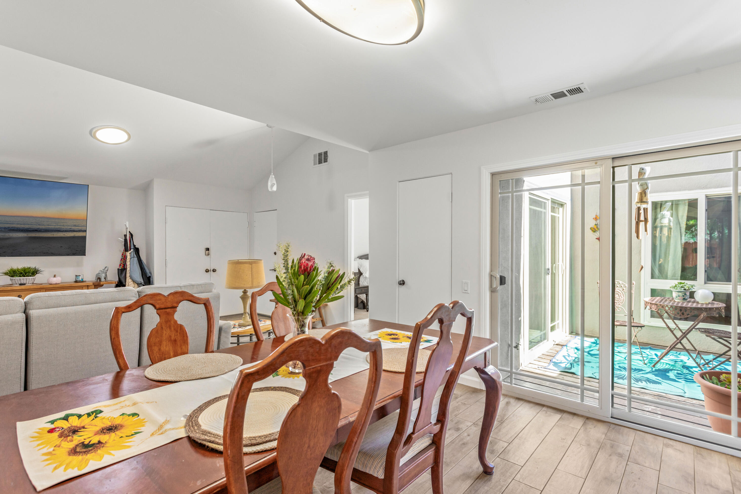 Goleta, California 93117, United States, 4 Bedrooms Bedrooms, ,2 BathroomsBathrooms,Residential,Active,230639