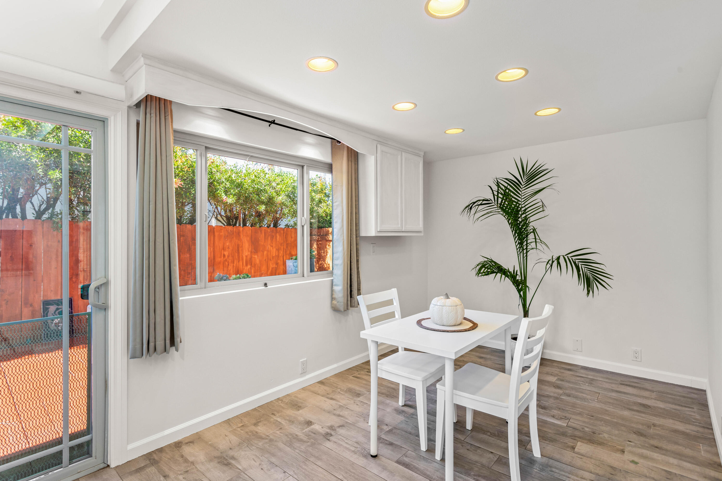 Goleta, California 93117, United States, 4 Bedrooms Bedrooms, ,2 BathroomsBathrooms,Residential,Active,230639