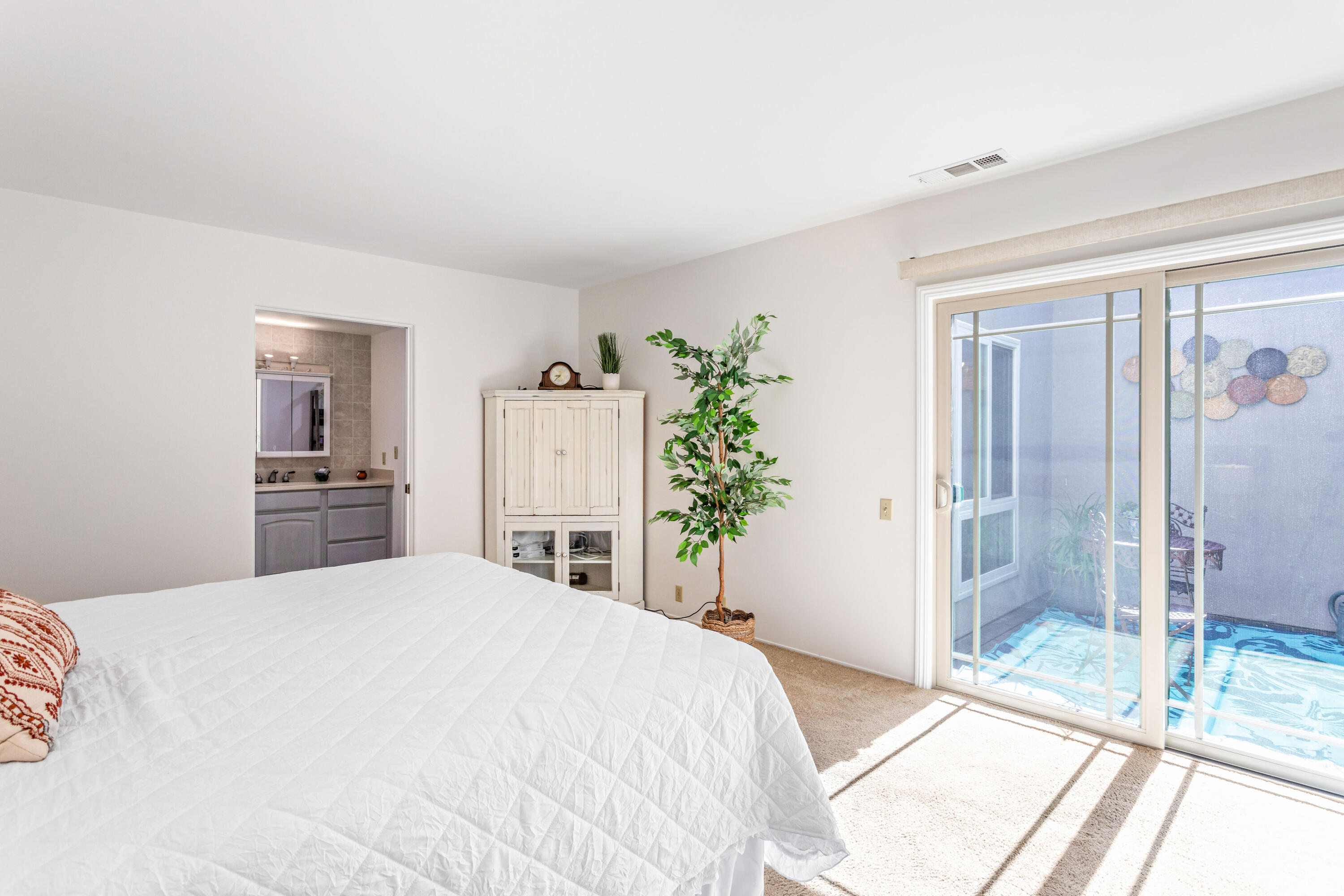 Goleta, California 93117, United States, 4 Bedrooms Bedrooms, ,2 BathroomsBathrooms,Residential,Active,230639