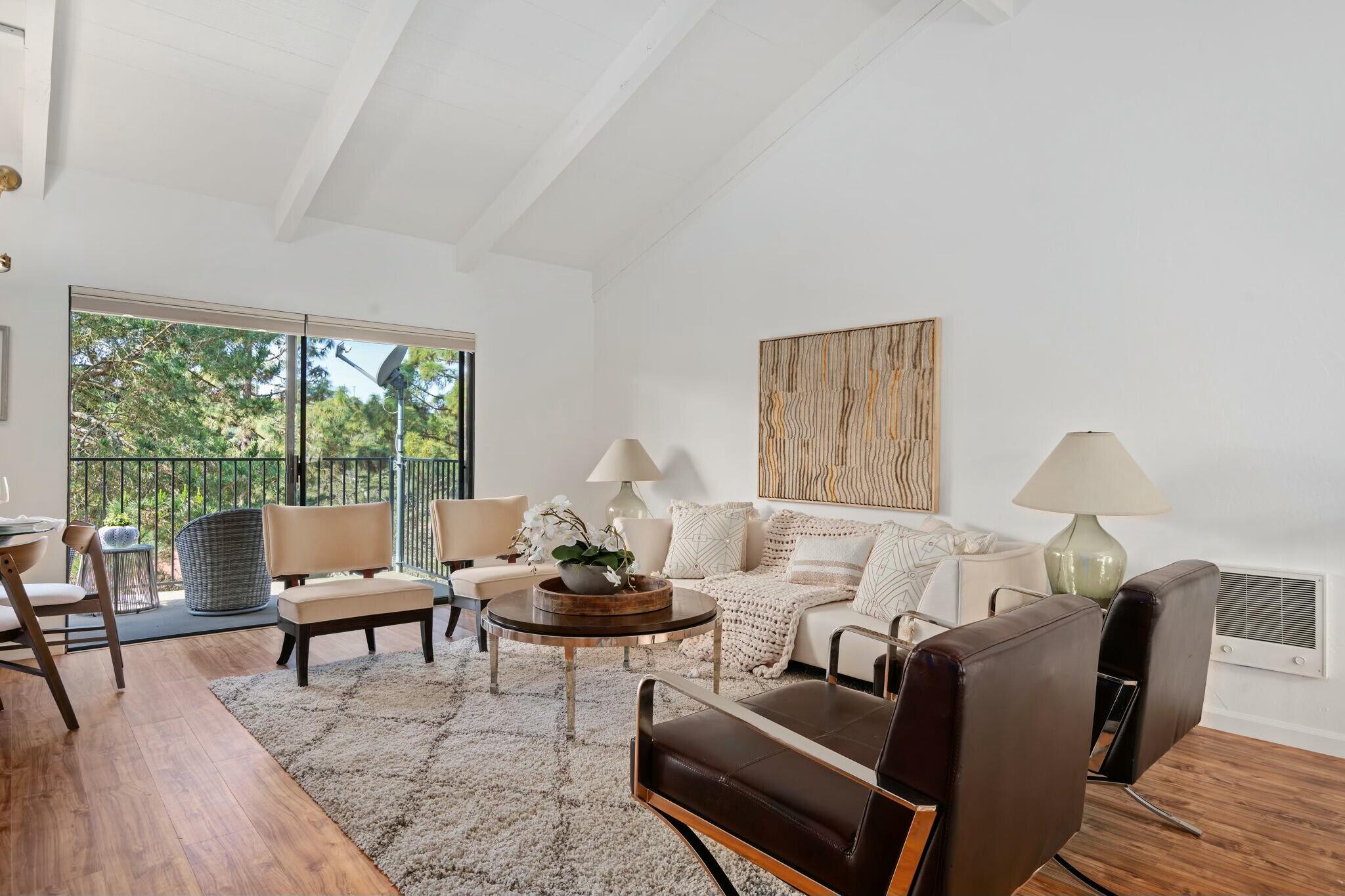 Santa Barbara, California 93109, United States, 2 Bedrooms Bedrooms, ,2 BathroomsBathrooms,Residential,Active,94605