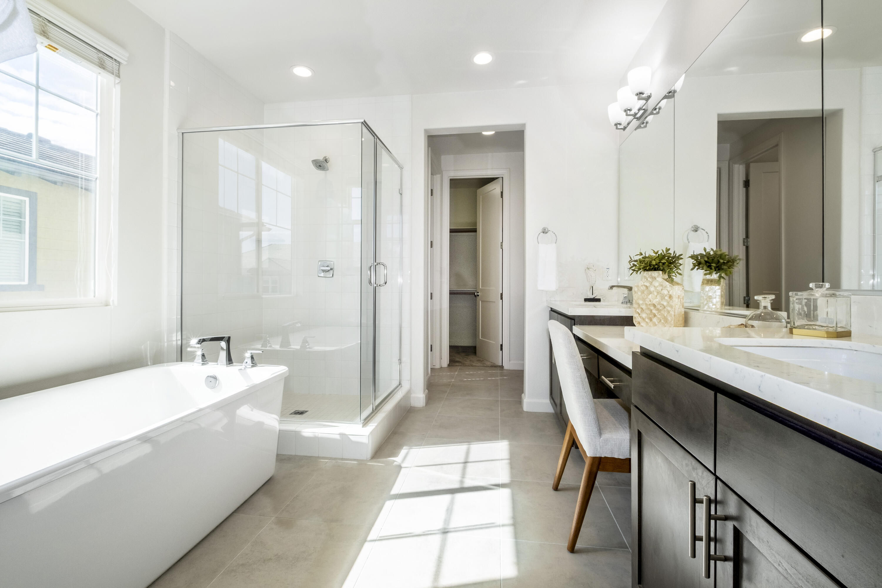 Goleta, California 93117, United States, 4 Bedrooms Bedrooms, ,3 BathroomsBathrooms,Residential,Pending,77222