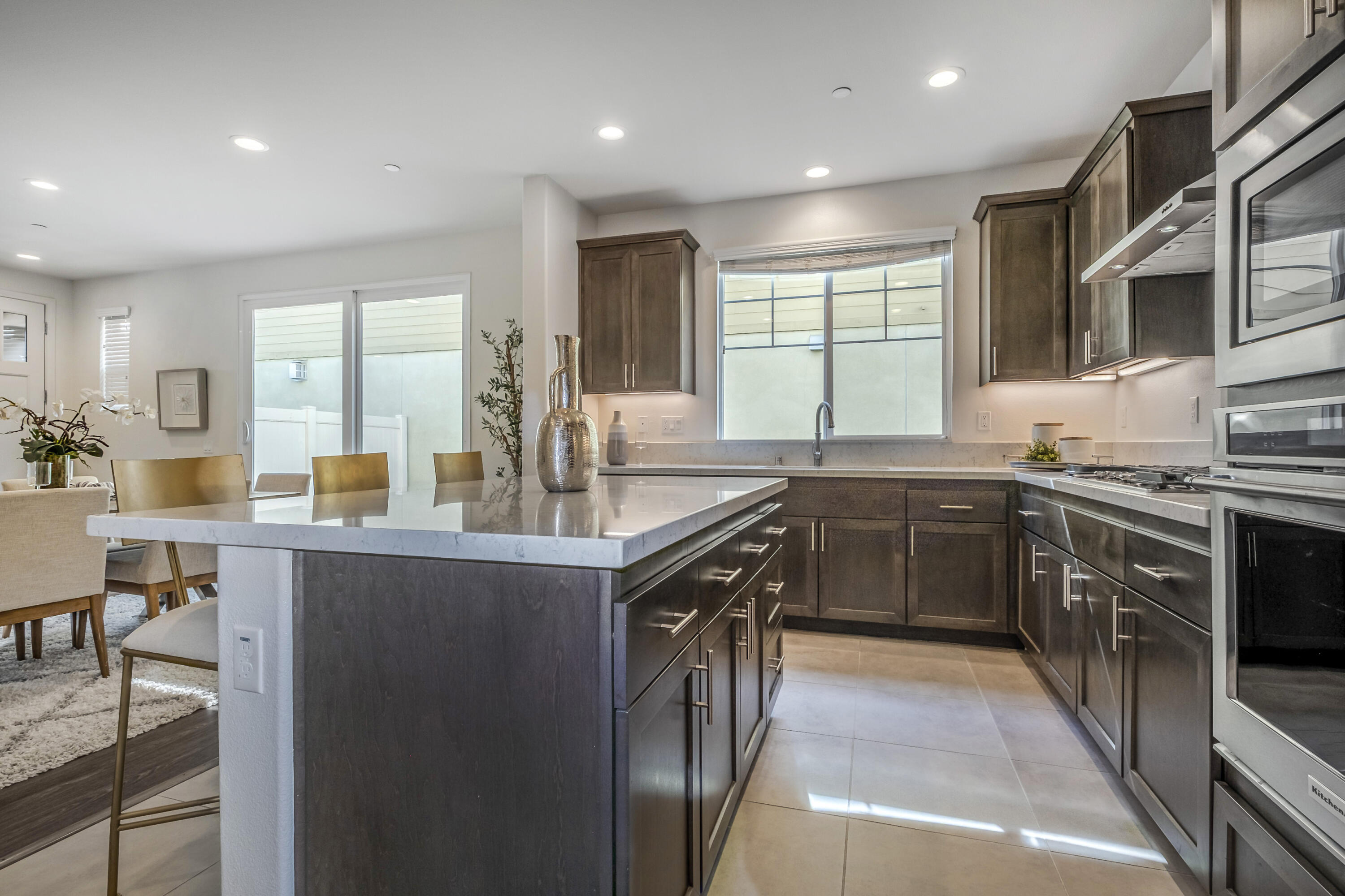 Goleta, California 93117, United States, 4 Bedrooms Bedrooms, ,3 BathroomsBathrooms,Residential,Pending,77222