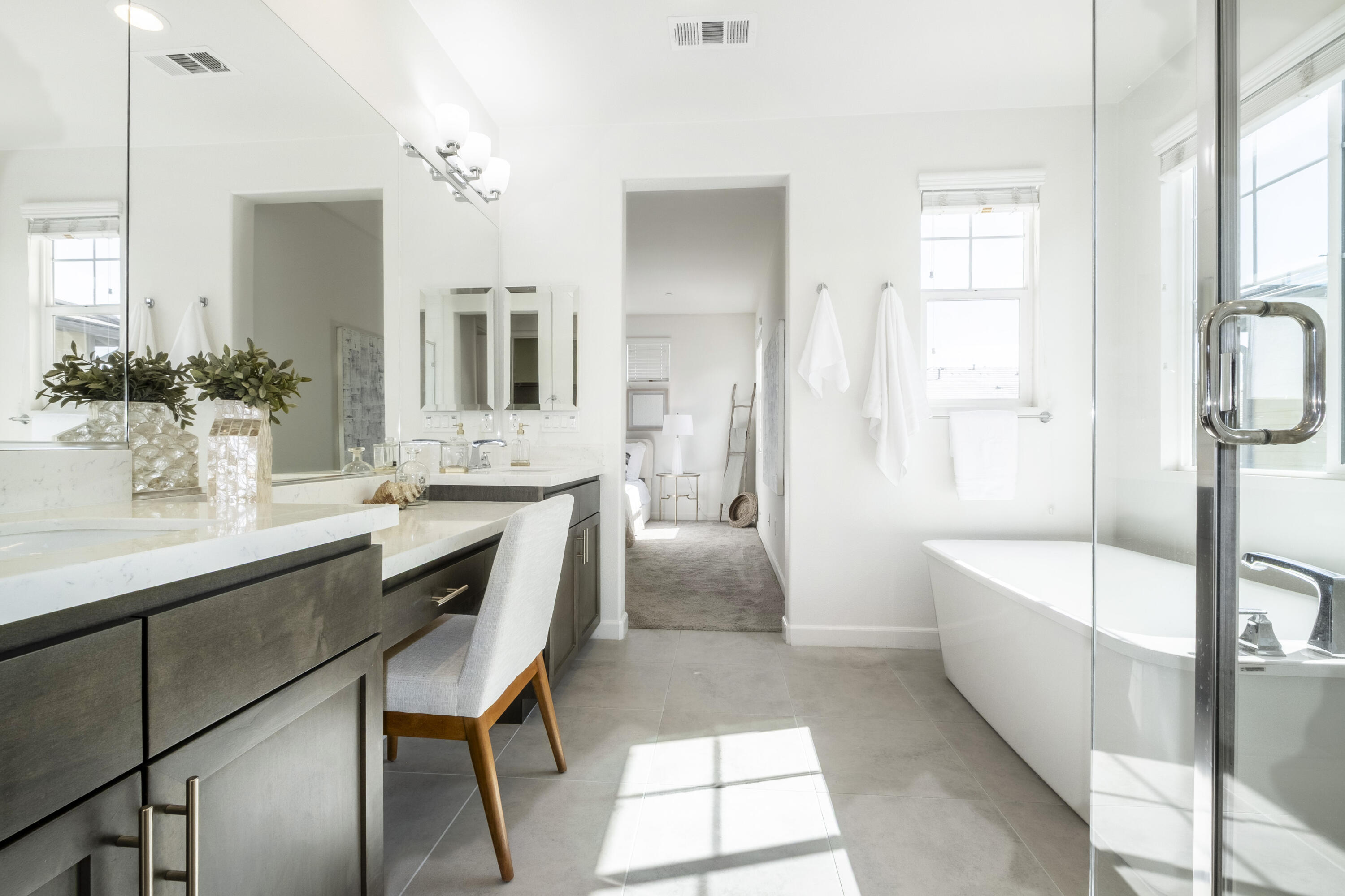 Goleta, California 93117, United States, 4 Bedrooms Bedrooms, ,3 BathroomsBathrooms,Residential,Pending,77222