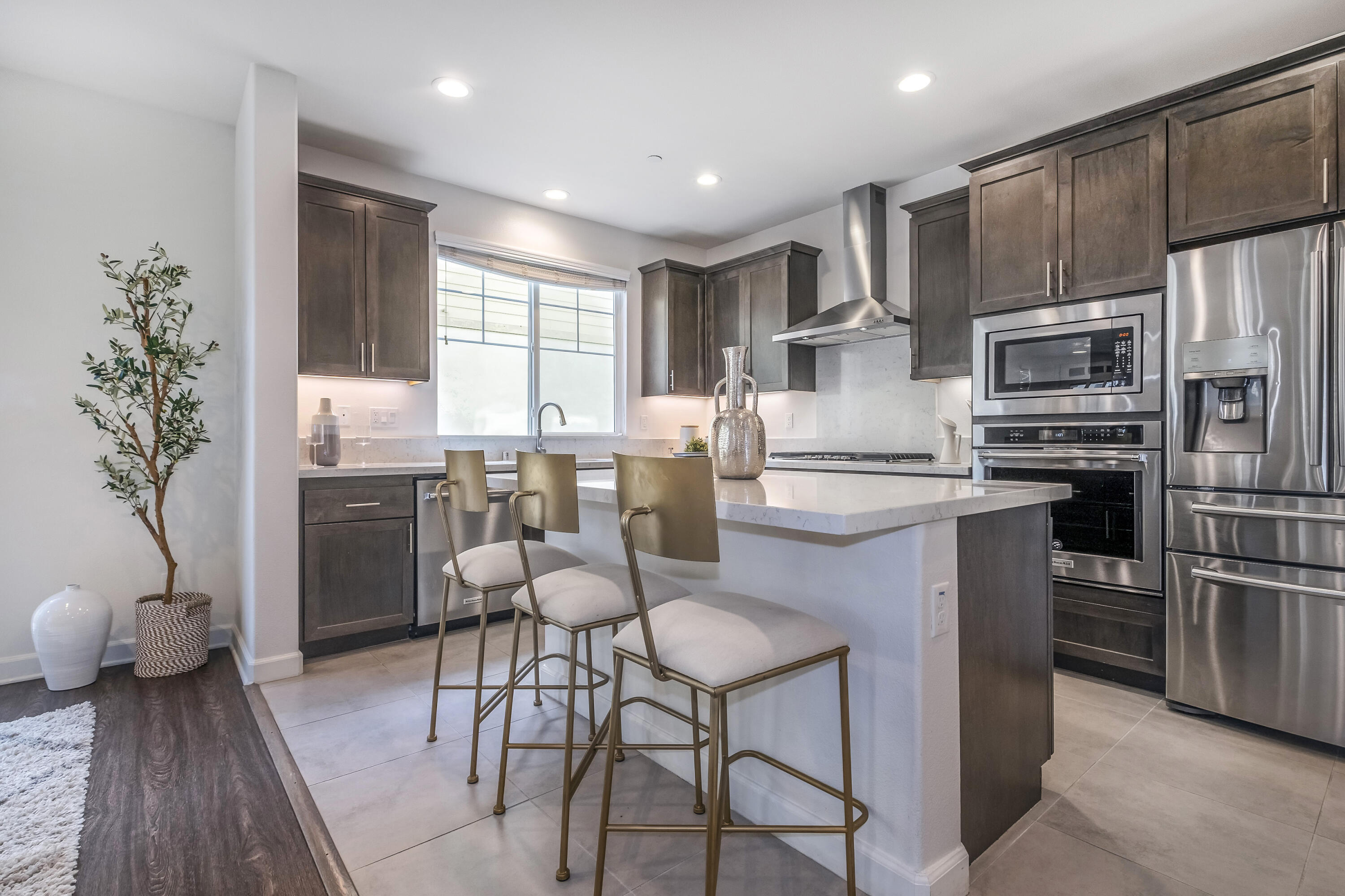 Goleta, California 93117, United States, 4 Bedrooms Bedrooms, ,3 BathroomsBathrooms,Residential,Pending,77222