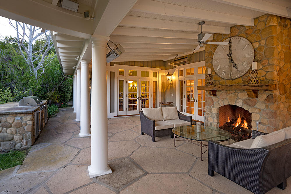 Santa Barbara, California 93108, United States, 7 Bedrooms Bedrooms, ,8 BathroomsBathrooms,Residential,Active,113852