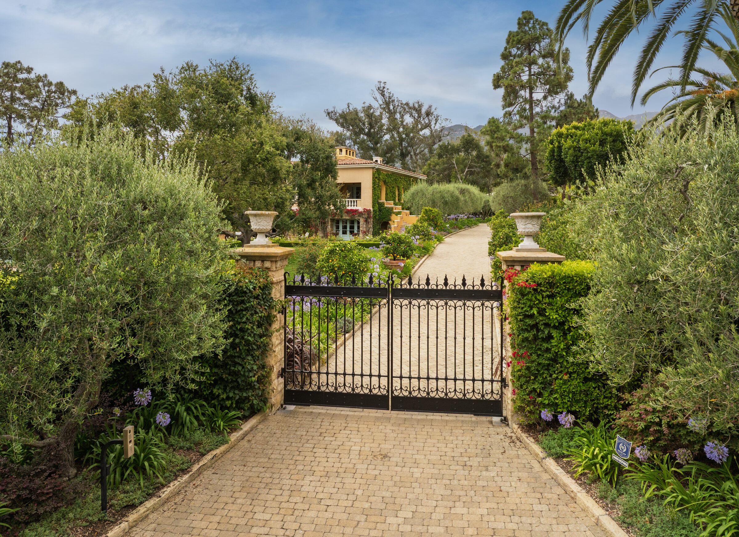 1130 Garden Lane