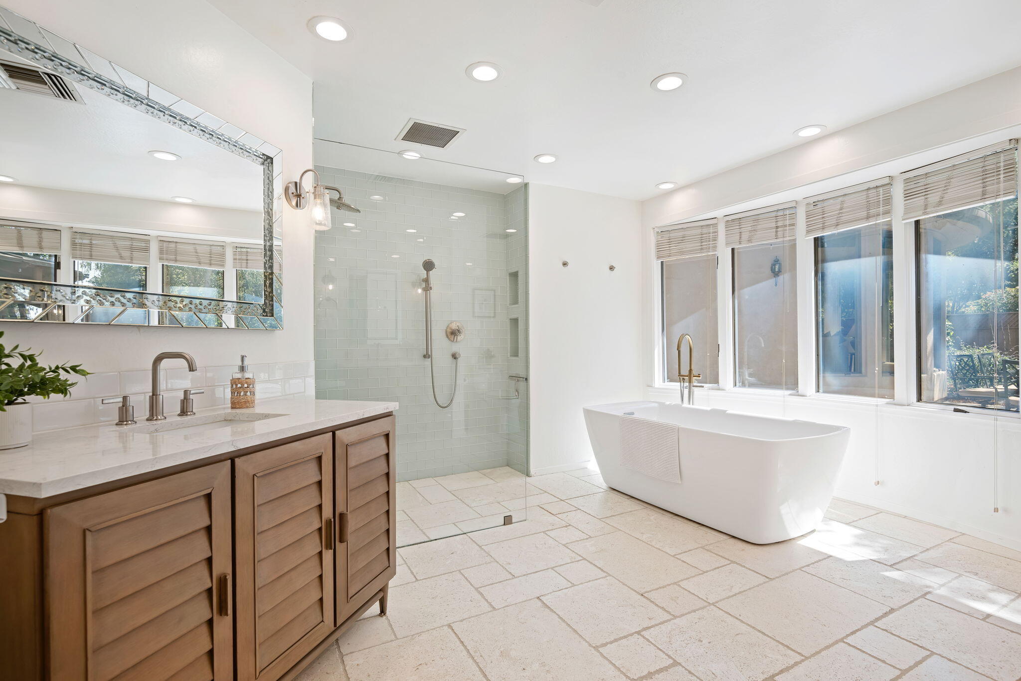 Goleta, California 93117, United States, 2 Bedrooms Bedrooms, ,2 BathroomsBathrooms,Residential,Pending,116030