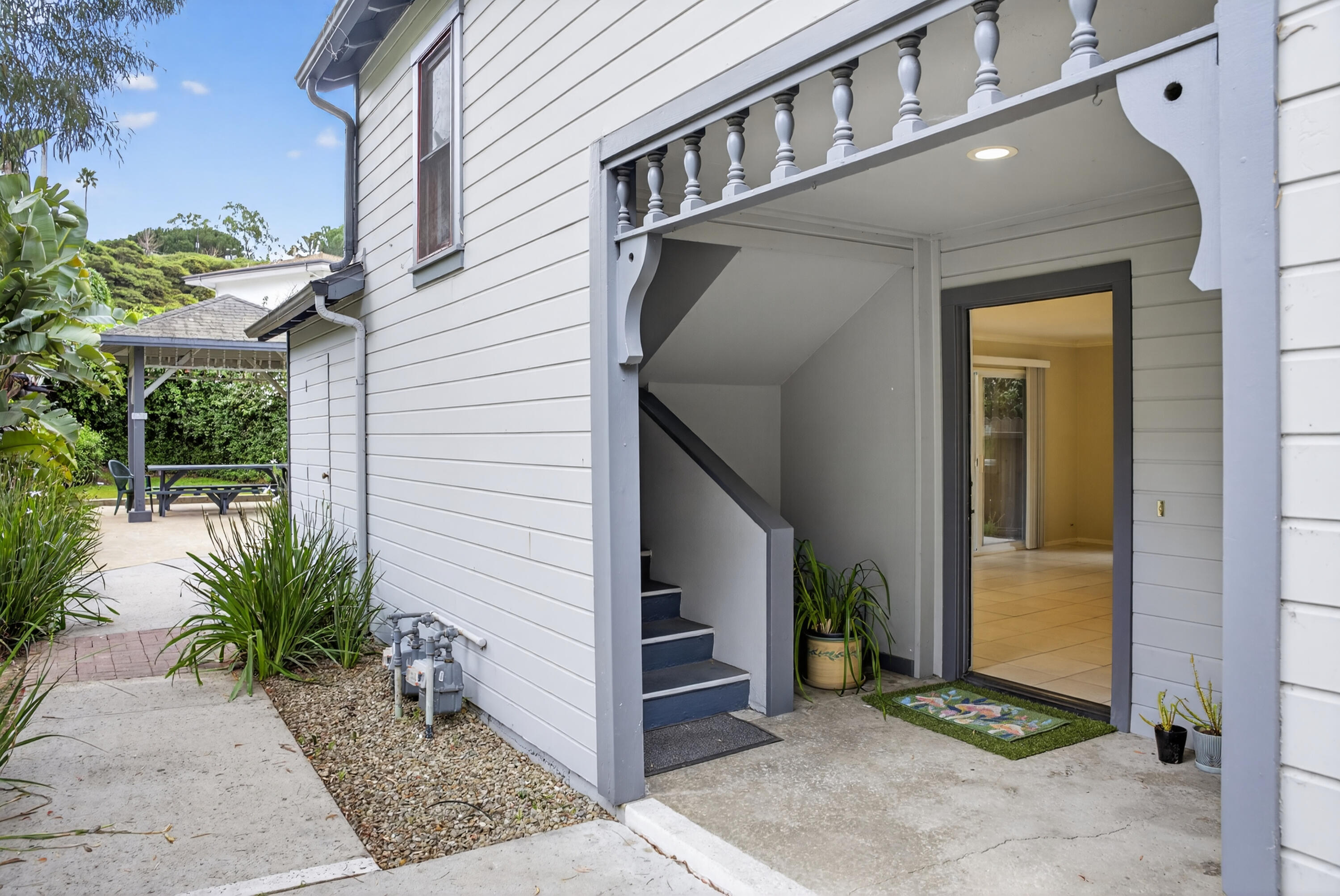 521 W Montecito Street #1