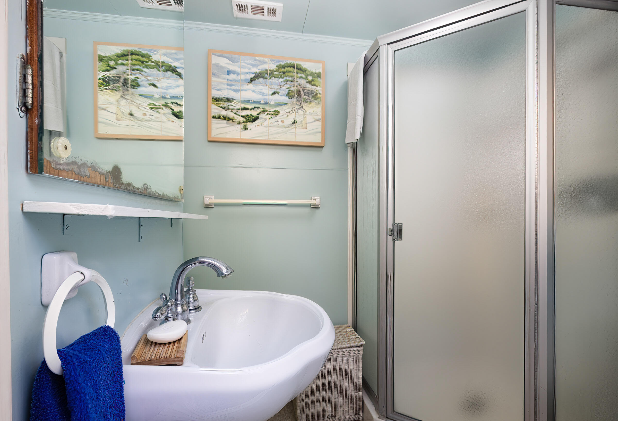 Montecito, California 93108, United States, 3 Bedrooms Bedrooms, ,3 BathroomsBathrooms,Residential,Active,194133