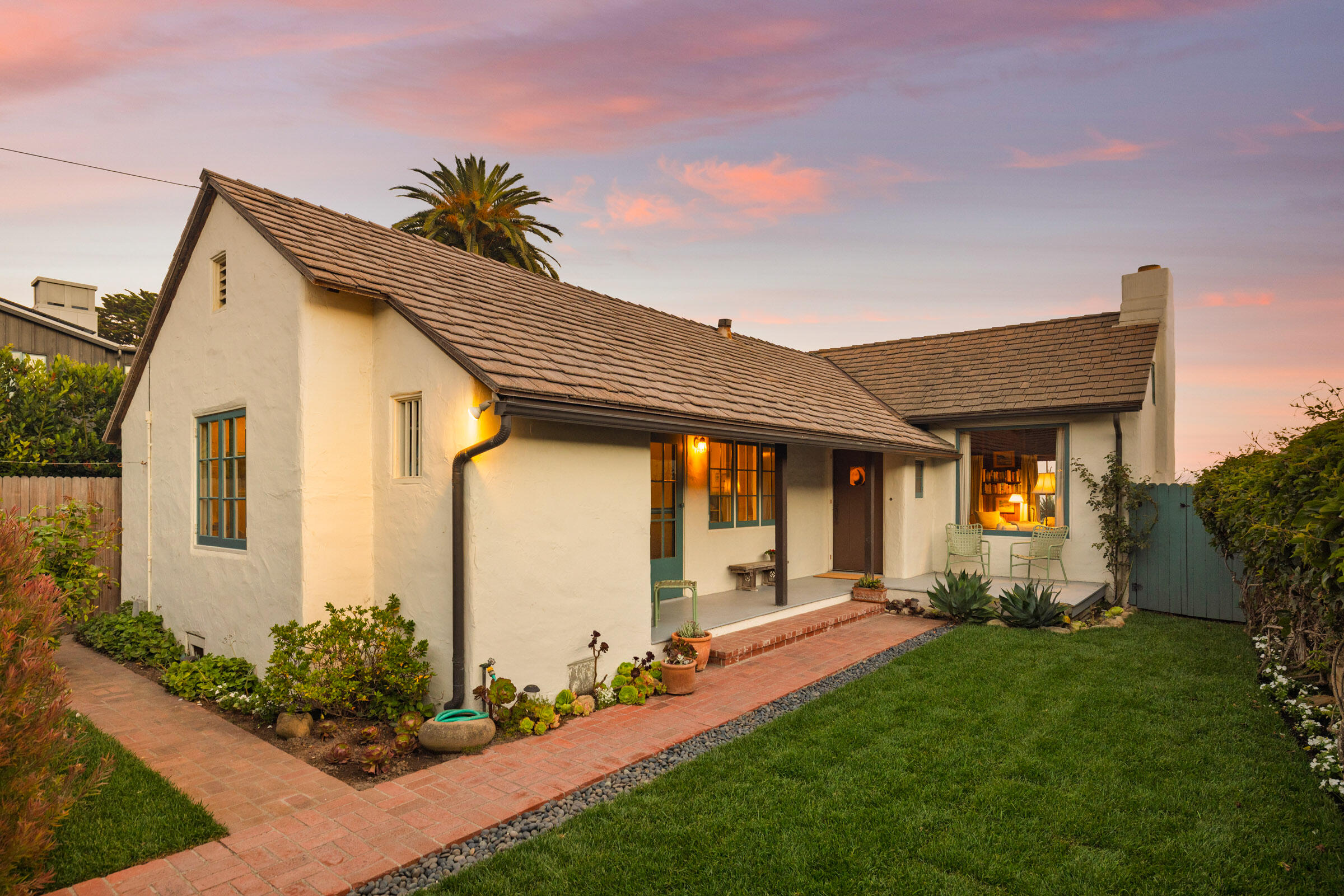 Montecito, California 93108, United States, 3 Bedrooms Bedrooms, ,3 BathroomsBathrooms,Residential,Active,194133