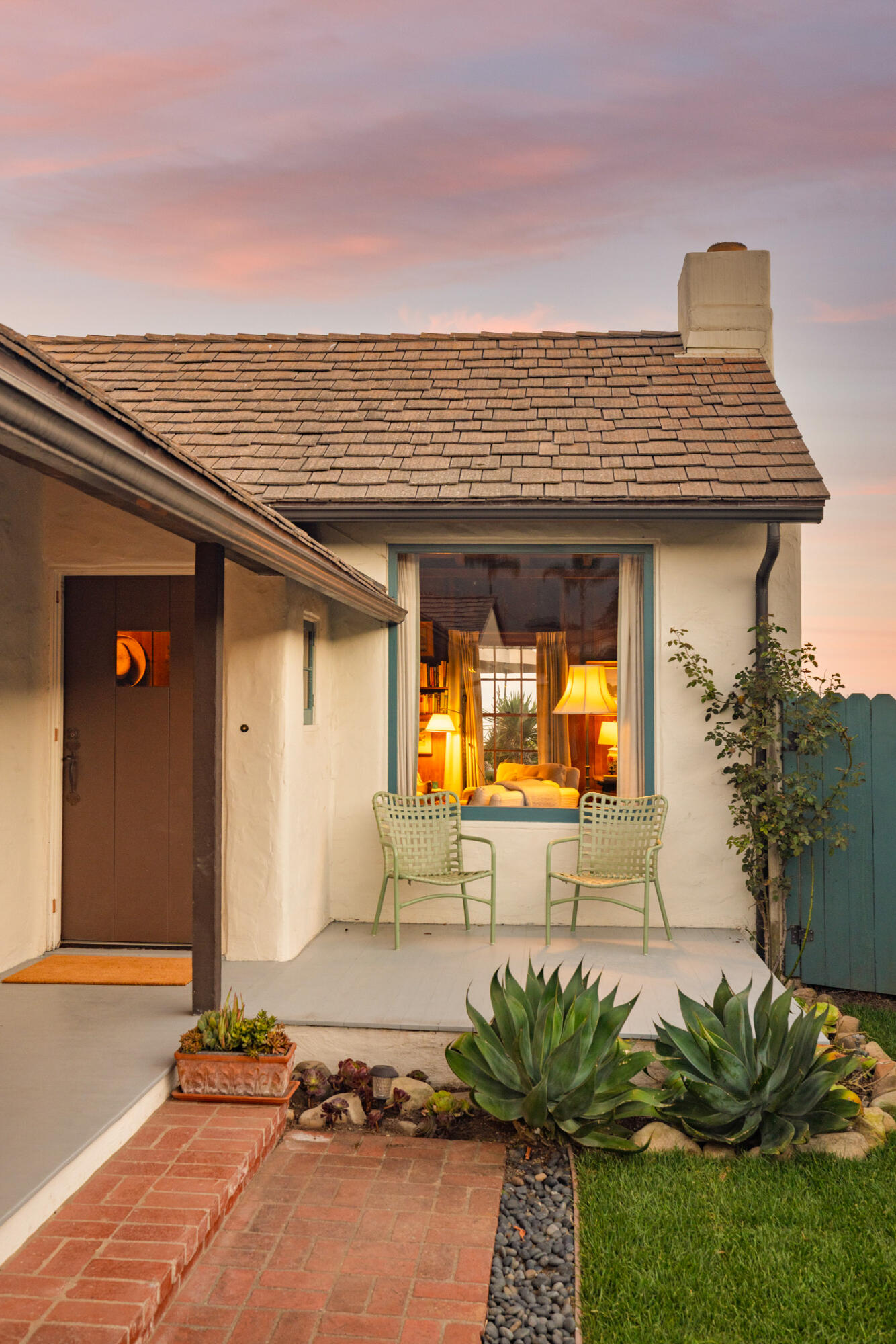 Montecito, California 93108, United States, 3 Bedrooms Bedrooms, ,3 BathroomsBathrooms,Residential,Active,194133