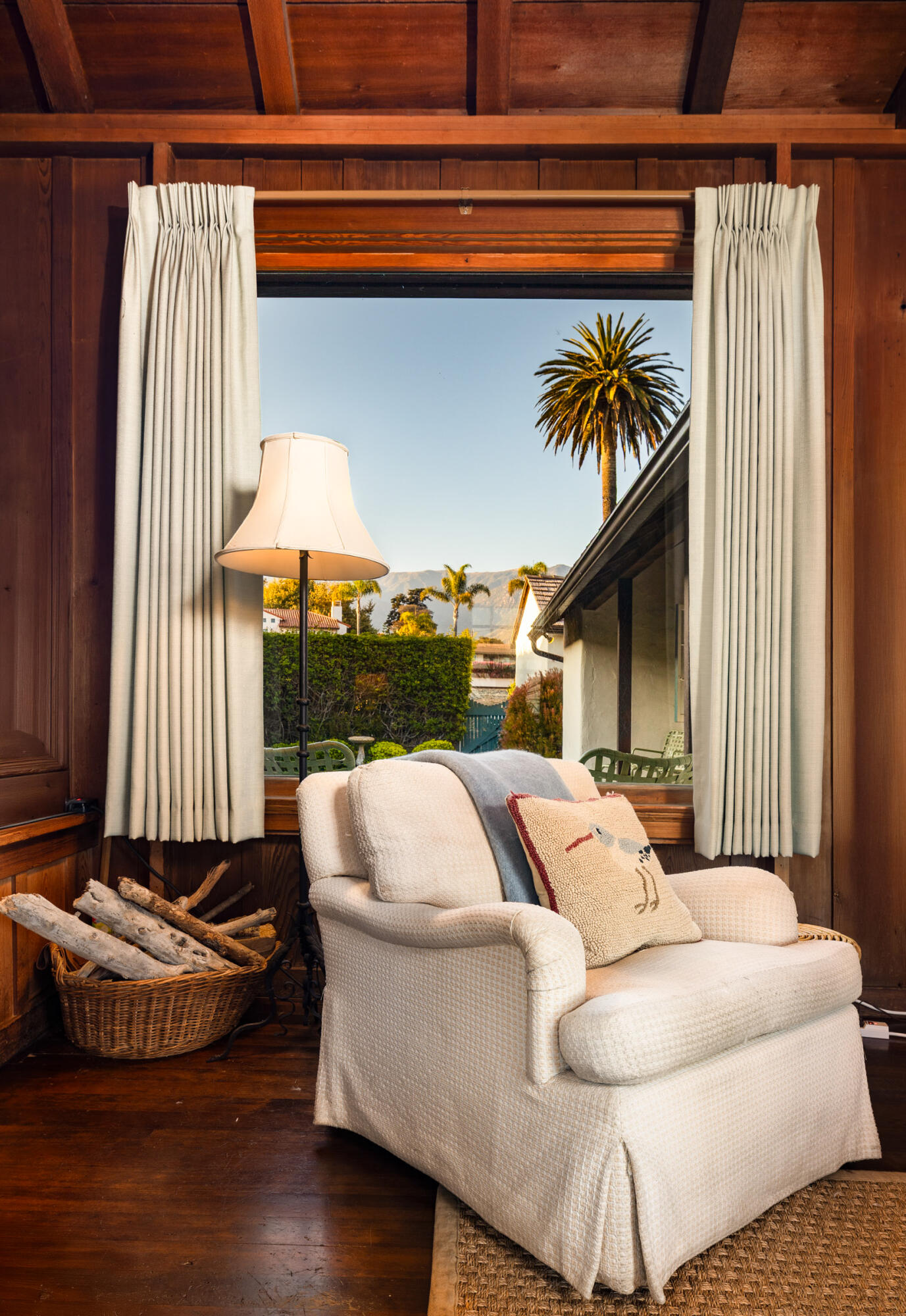 Montecito, California 93108, United States, 3 Bedrooms Bedrooms, ,3 BathroomsBathrooms,Residential,Active,194133