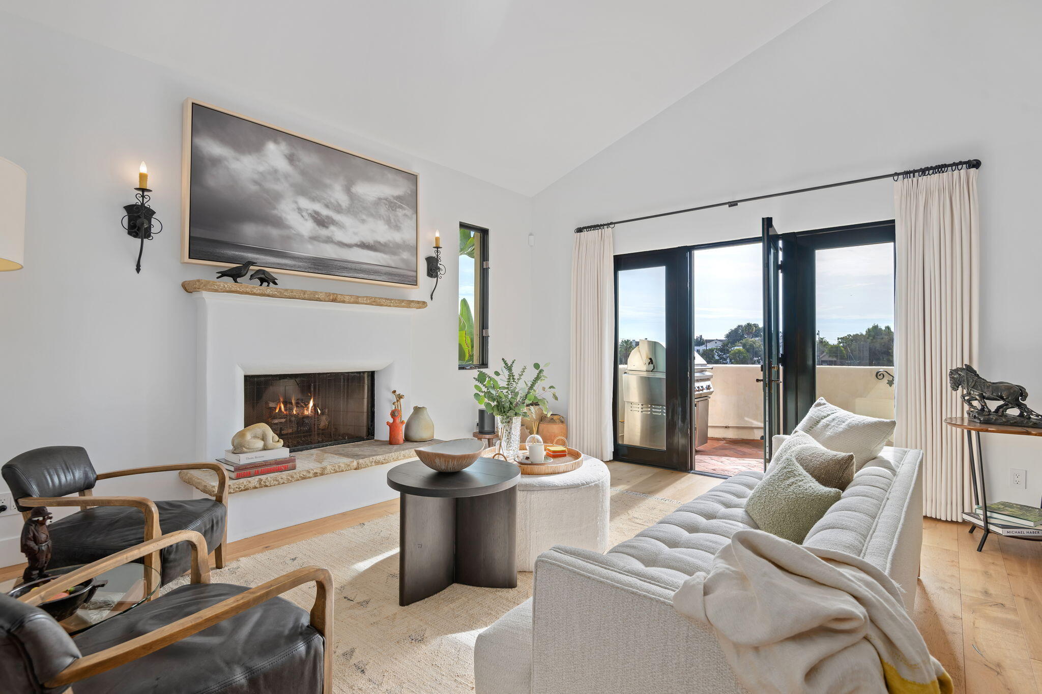 Santa Barbara, California 93101, United States, 3 Bedrooms Bedrooms, ,3 BathroomsBathrooms,Residential,Active,2671