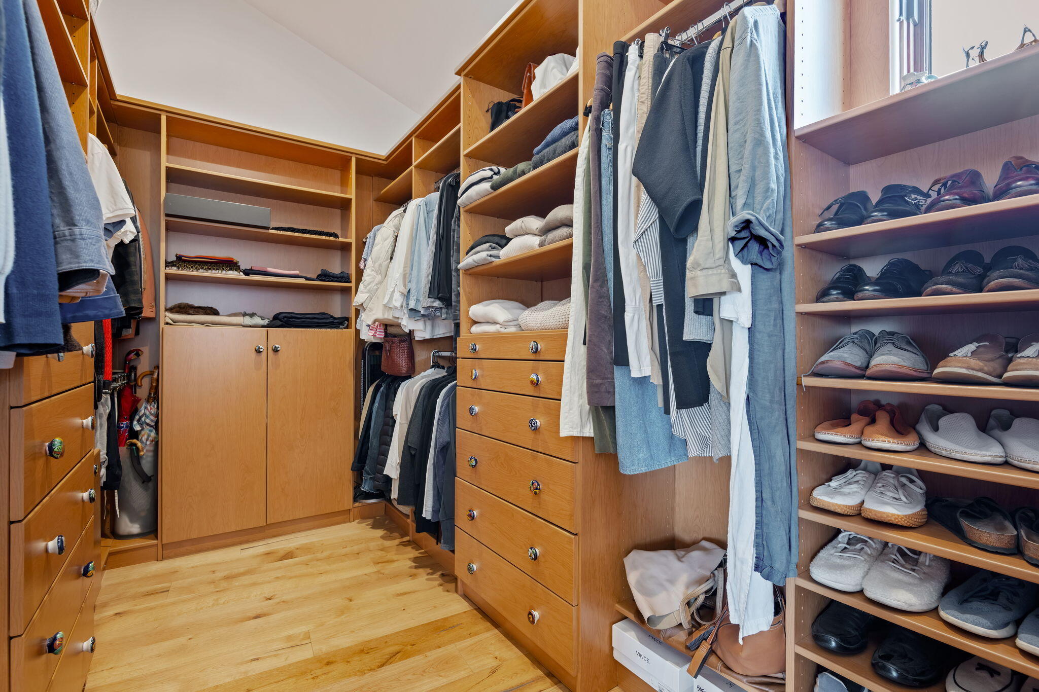 Santa Barbara, California 93101, United States, 3 Bedrooms Bedrooms, ,3 BathroomsBathrooms,Residential,Active,2671