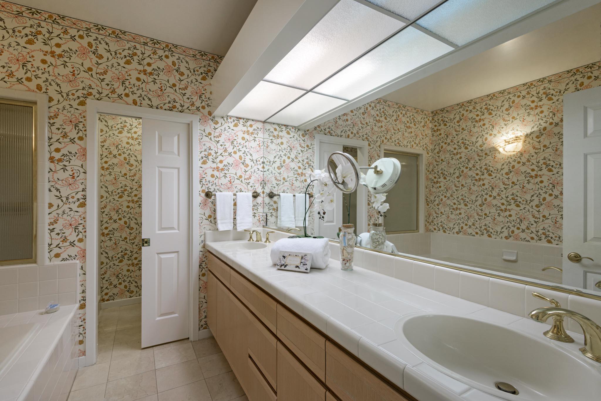 Santa Barbara, California 93105, United States, 4 Bedrooms Bedrooms, ,3 BathroomsBathrooms,Residential,Active,144262