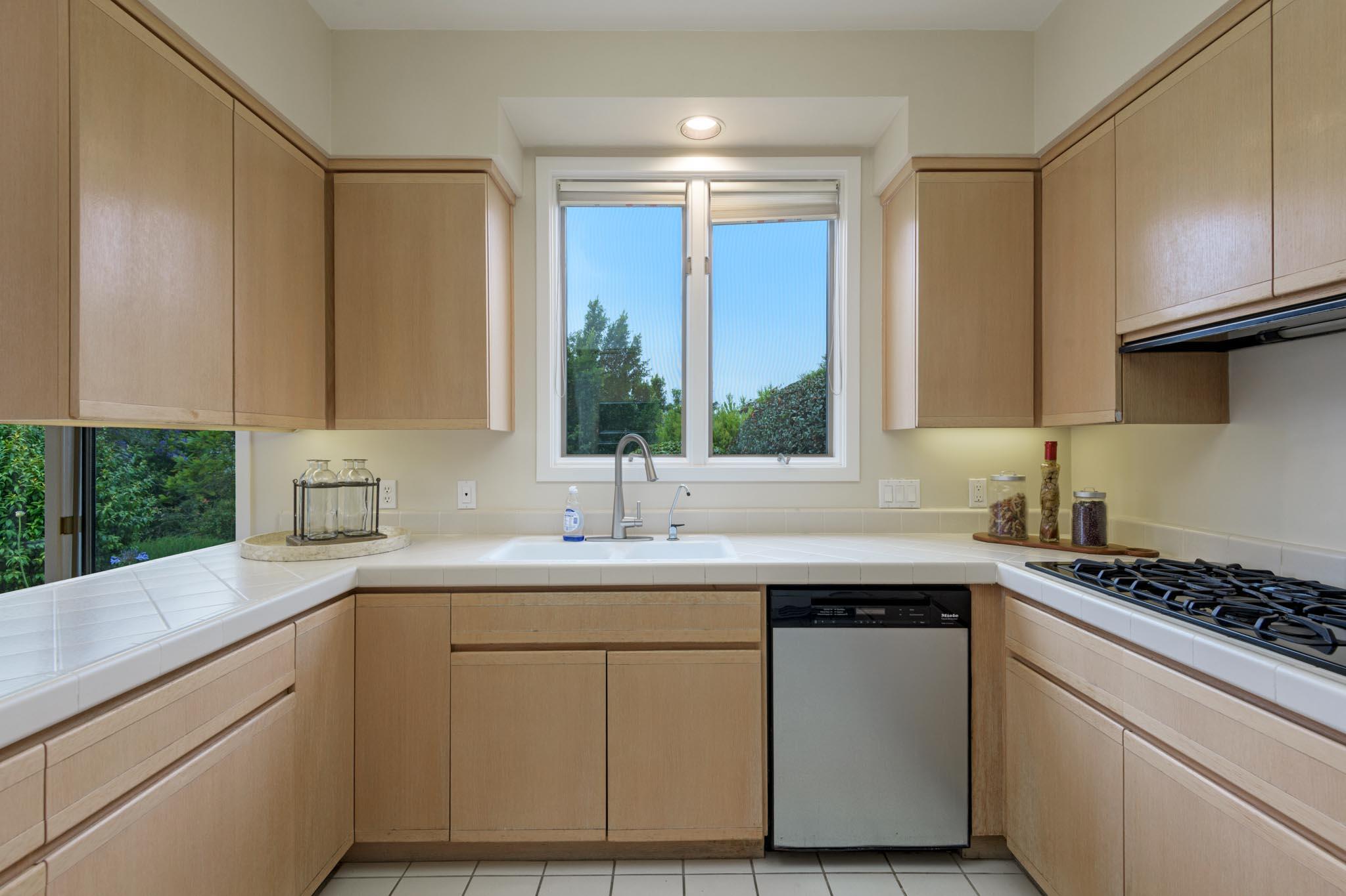 Santa Barbara, California 93105, United States, 4 Bedrooms Bedrooms, ,3 BathroomsBathrooms,Residential,Active,144262