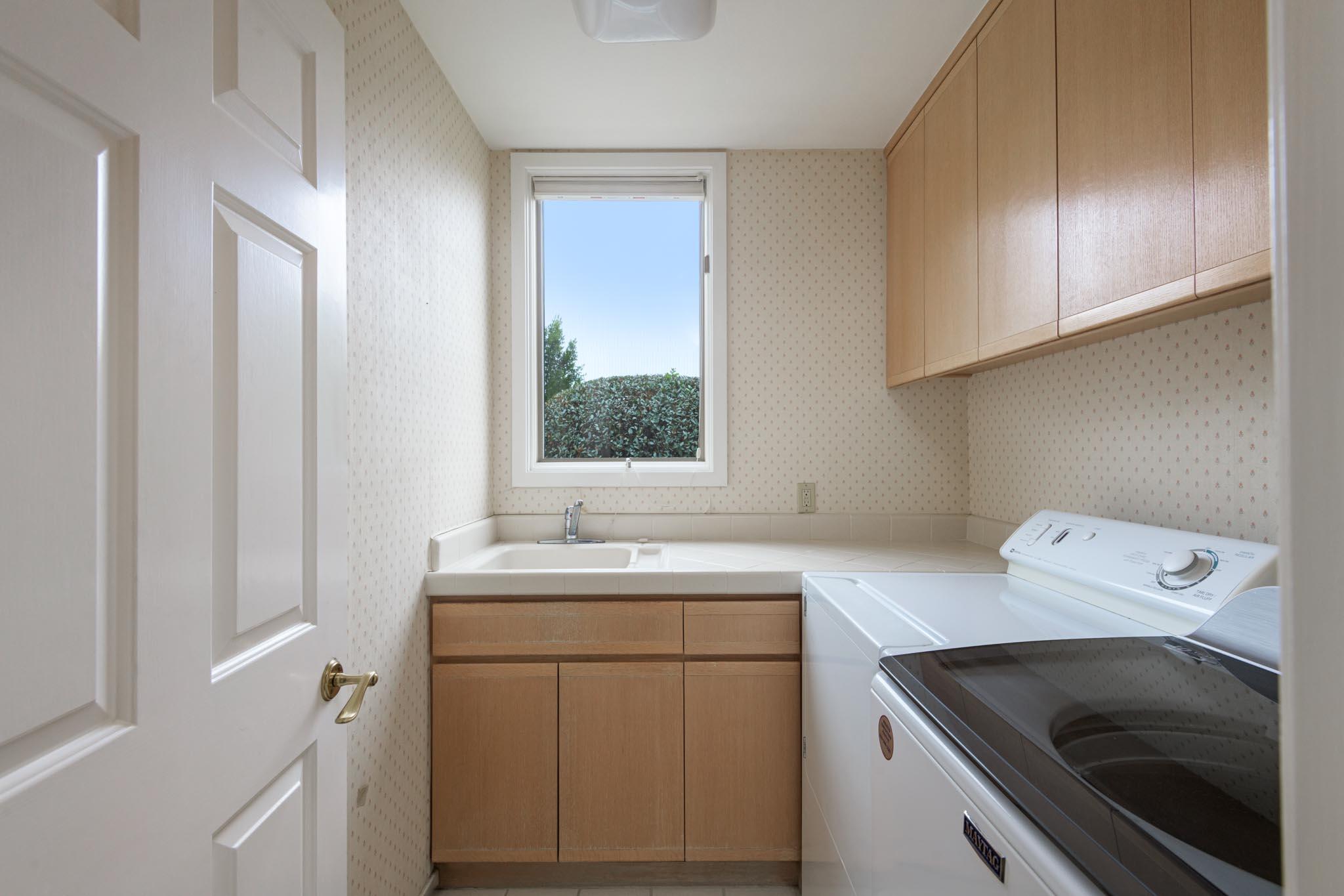 Santa Barbara, California 93105, United States, 4 Bedrooms Bedrooms, ,3 BathroomsBathrooms,Residential,Active,144262