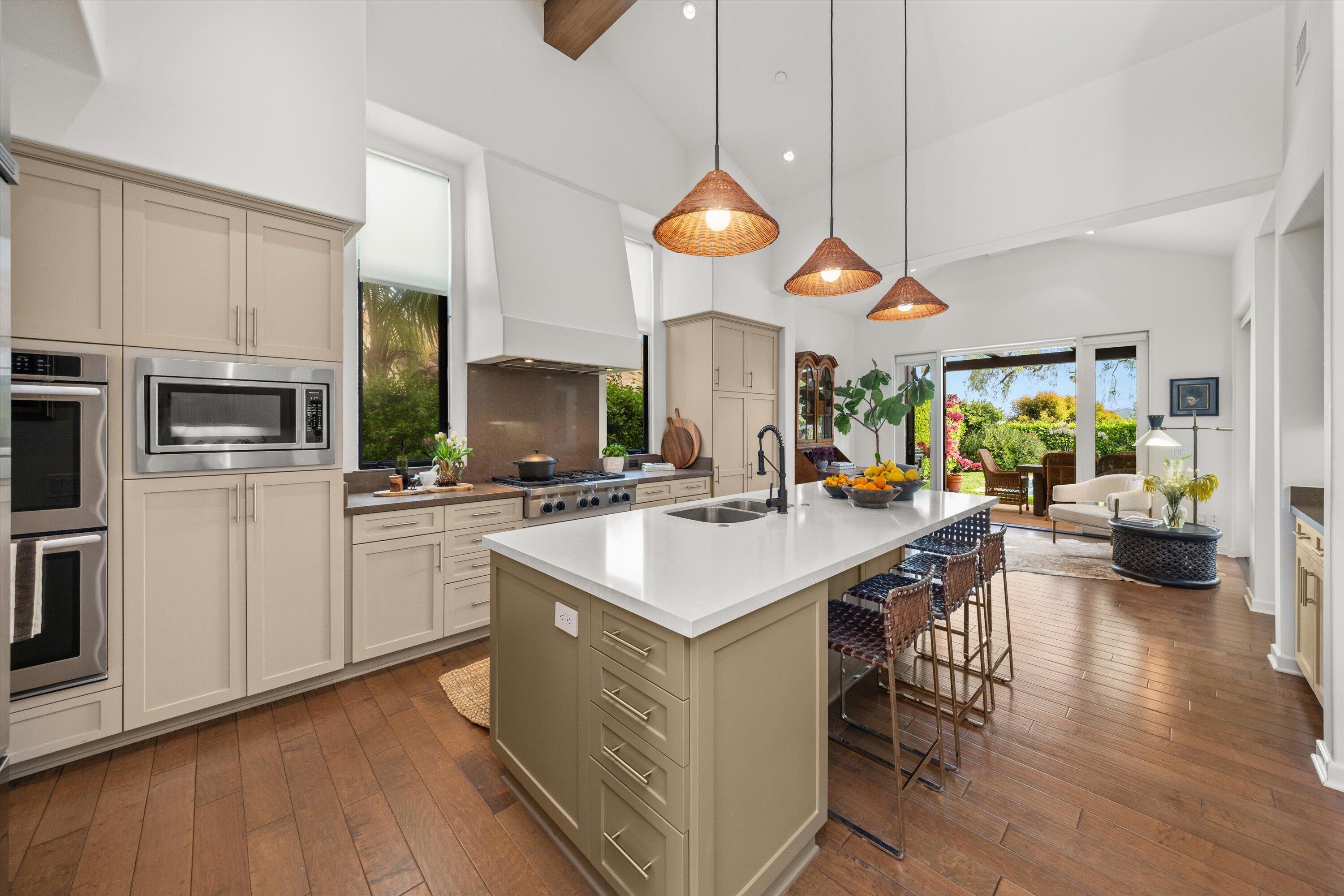 Santa Barbara, California 93110, United States, 4 Bedrooms Bedrooms, ,3 BathroomsBathrooms,Residential,Pending,129884