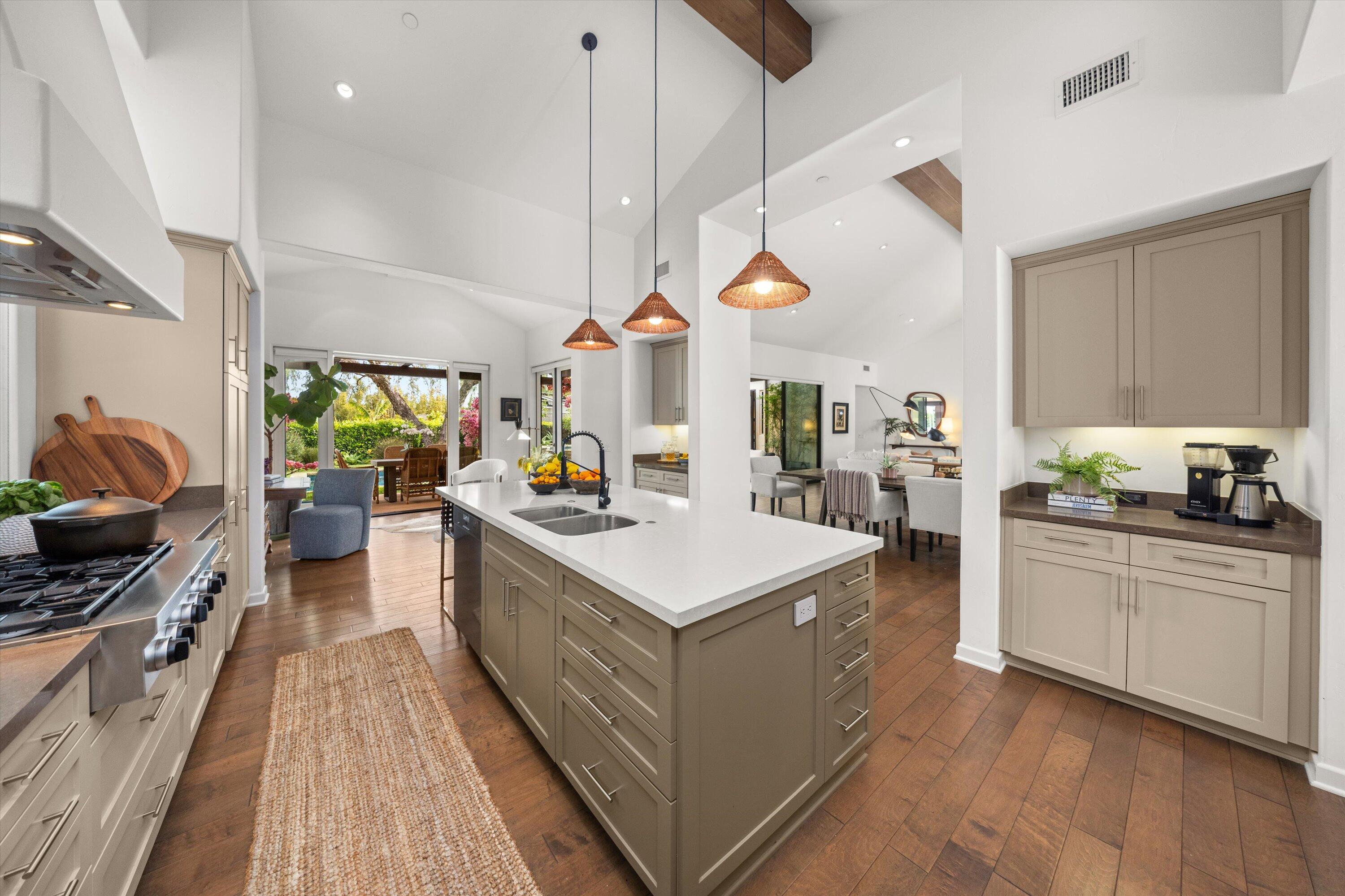 Santa Barbara, California 93110, United States, 4 Bedrooms Bedrooms, ,3 BathroomsBathrooms,Residential,Pending,129884