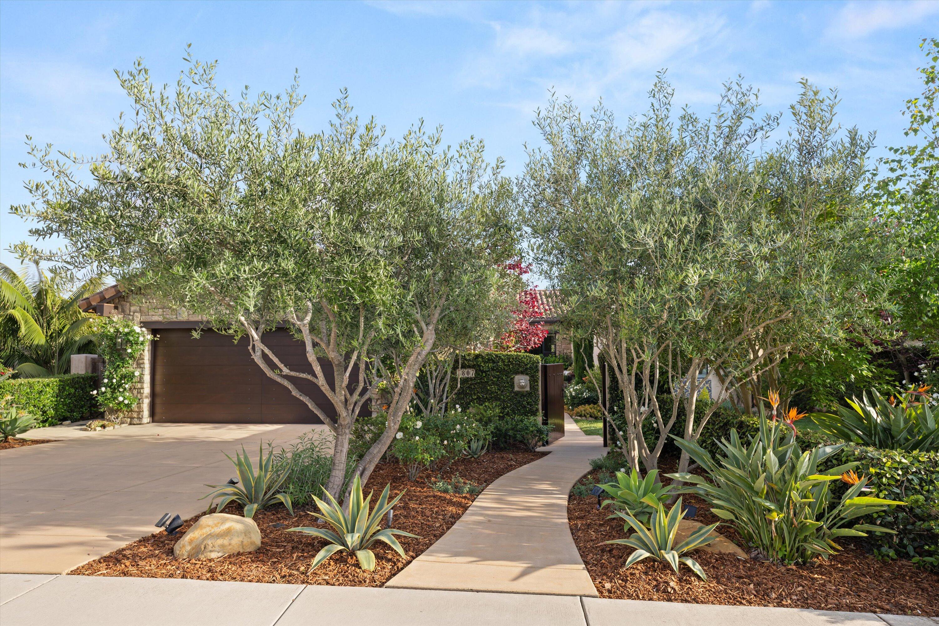 Santa Barbara, California 93110, United States, 4 Bedrooms Bedrooms, ,3 BathroomsBathrooms,Residential,Pending,129884