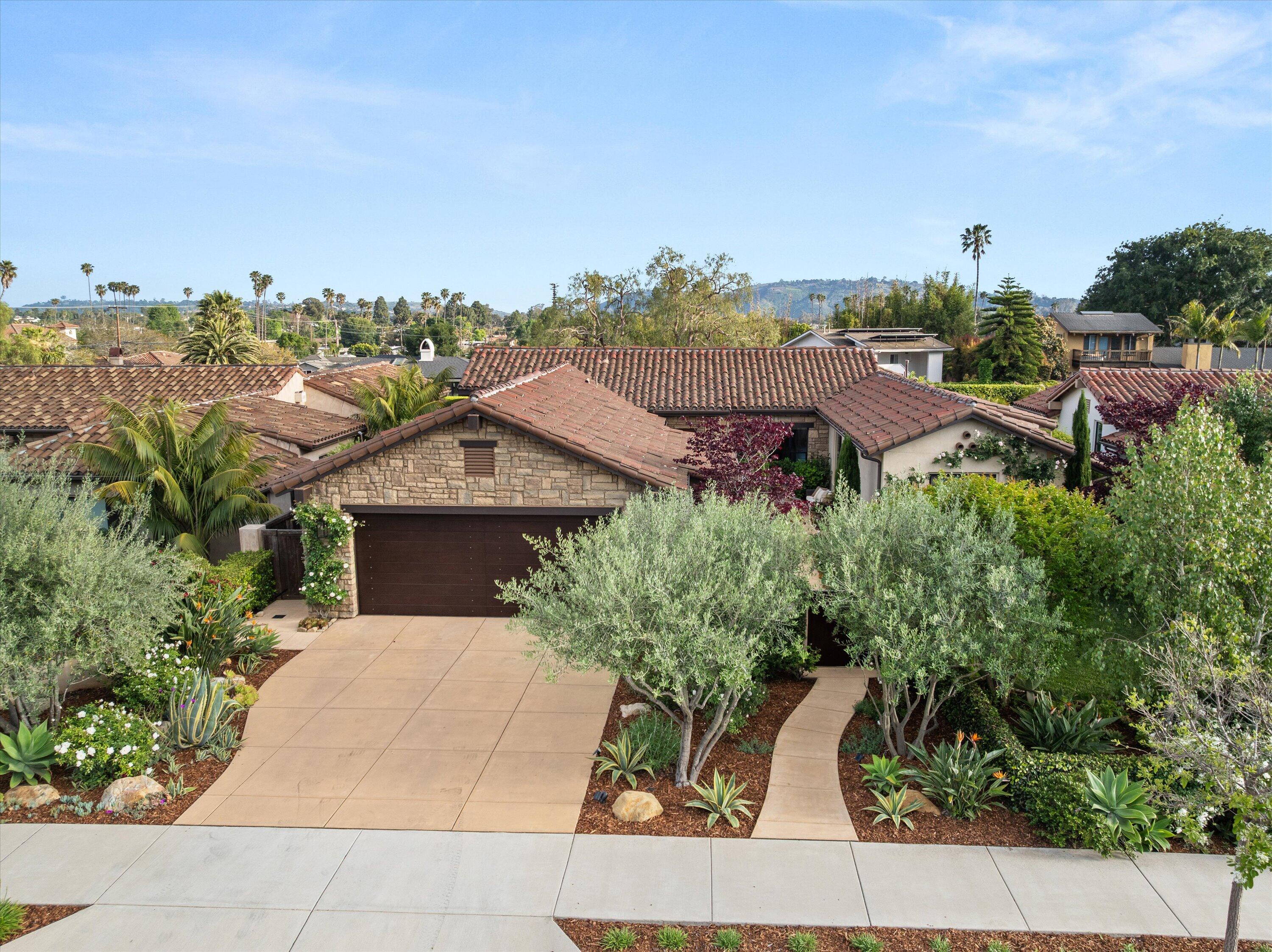 Santa Barbara, California 93110, United States, 4 Bedrooms Bedrooms, ,3 BathroomsBathrooms,Residential,Pending,129884