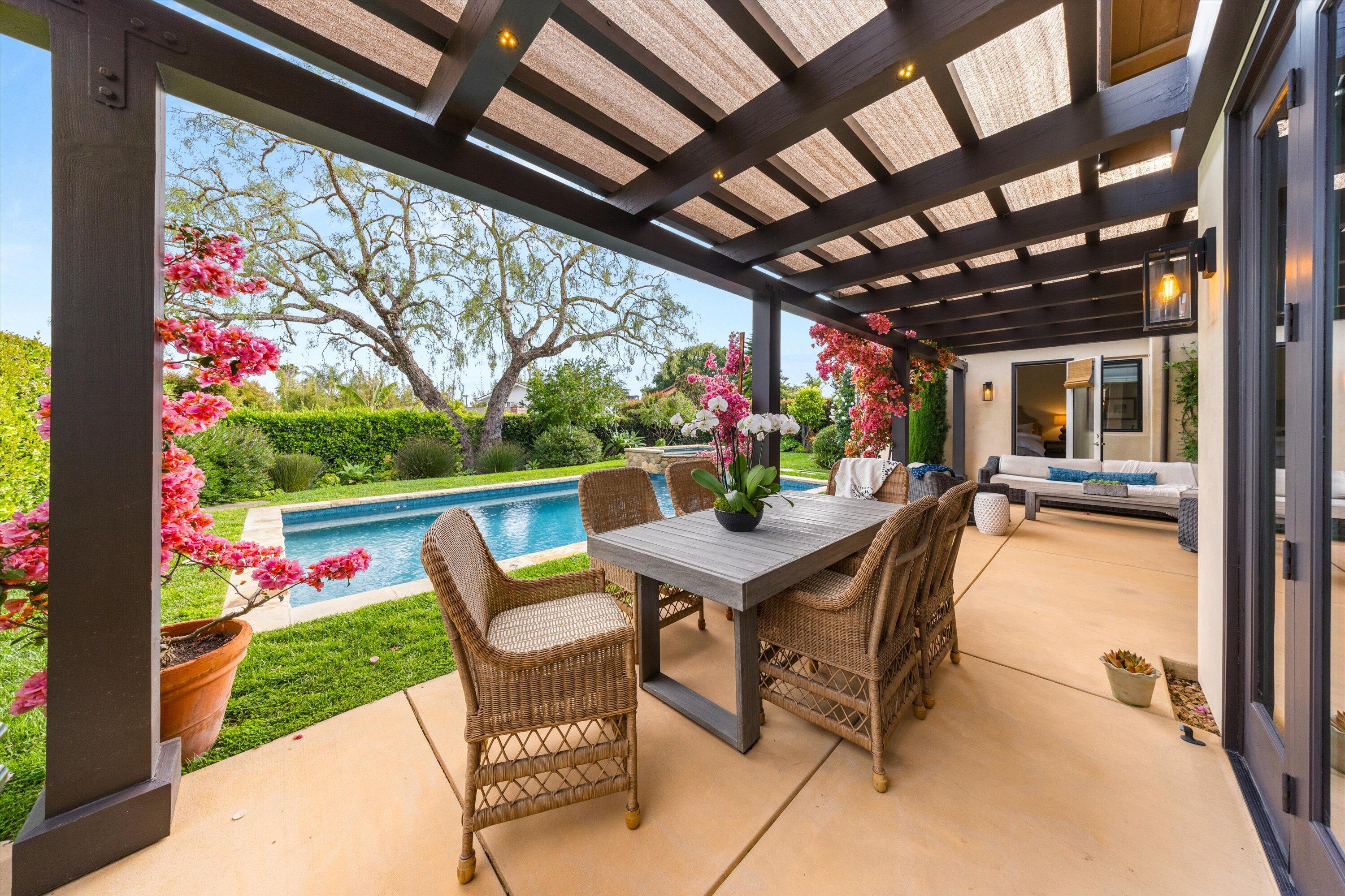 Santa Barbara, California 93110, United States, 4 Bedrooms Bedrooms, ,3 BathroomsBathrooms,Residential,Pending,129884