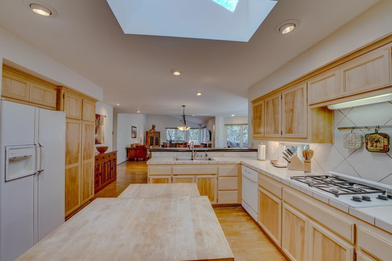 Cambria, California 93428, United States, 3 Bedrooms Bedrooms, ,3 BathroomsBathrooms,Residential,Pending,44768