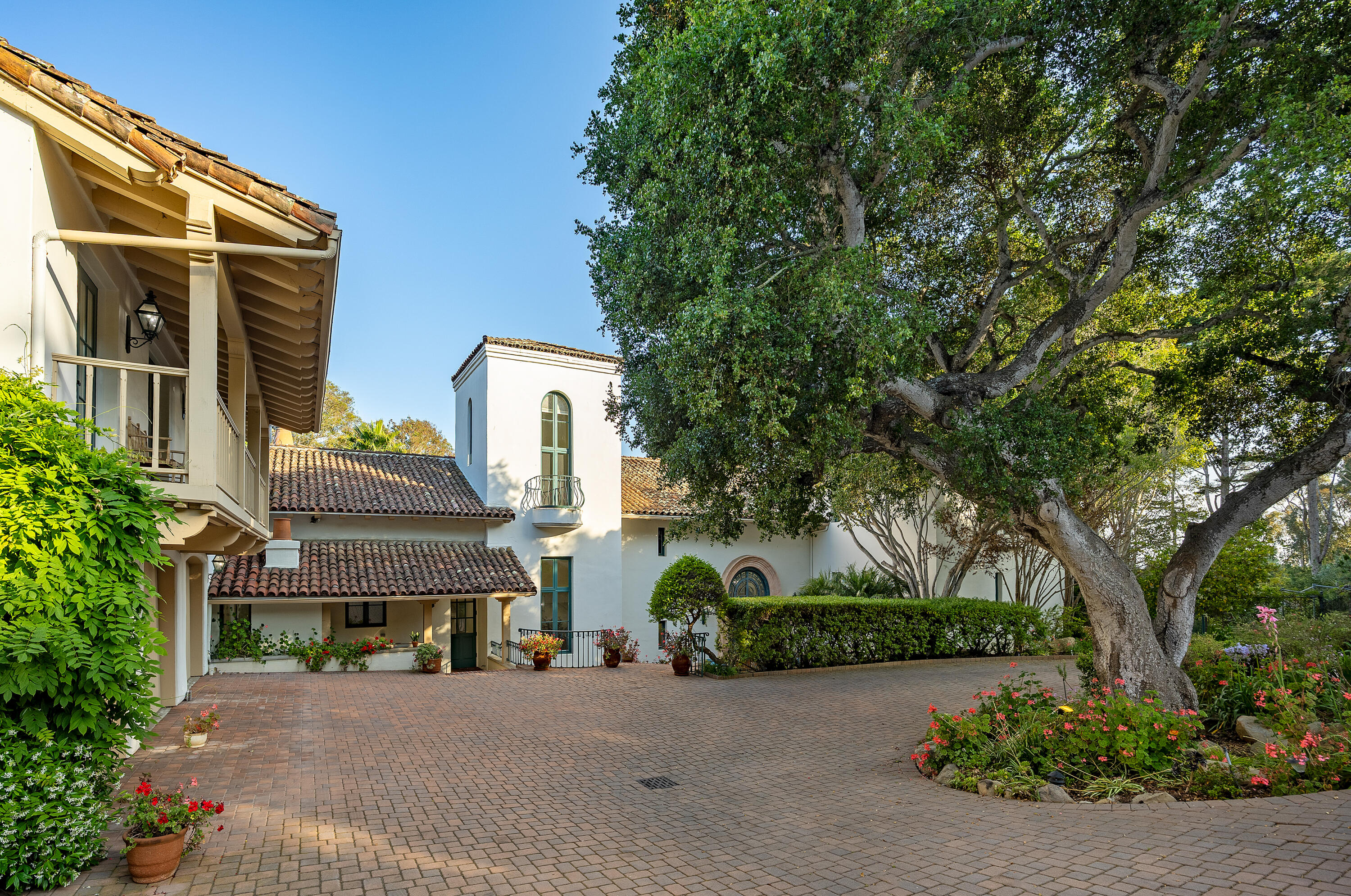 Santa Barbara, California 93108, United States, 4 Bedrooms Bedrooms, ,5 BathroomsBathrooms,Residential,Active,148320