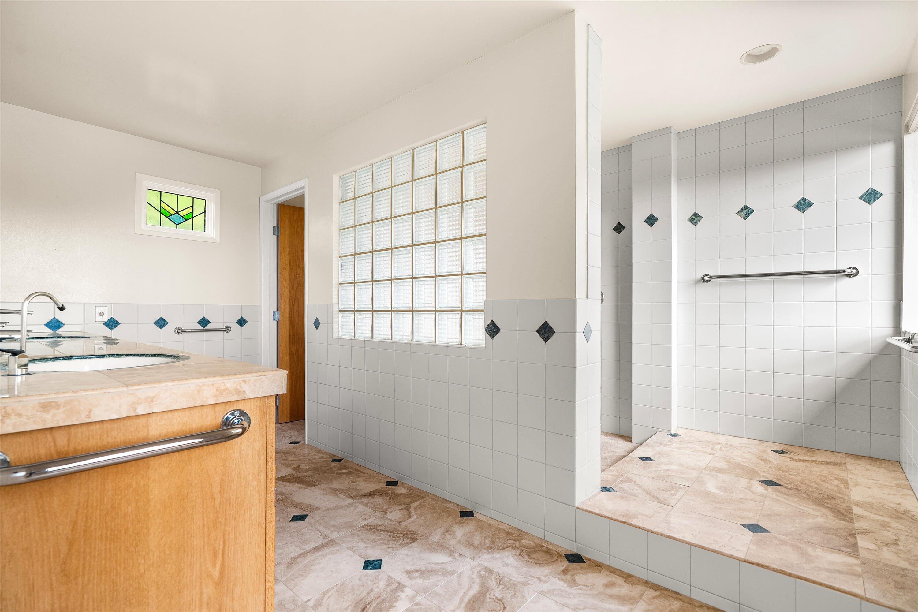 Santa Barbara, California 93109, United States, 3 Bedrooms Bedrooms, ,3 BathroomsBathrooms,Residential,Active,124023