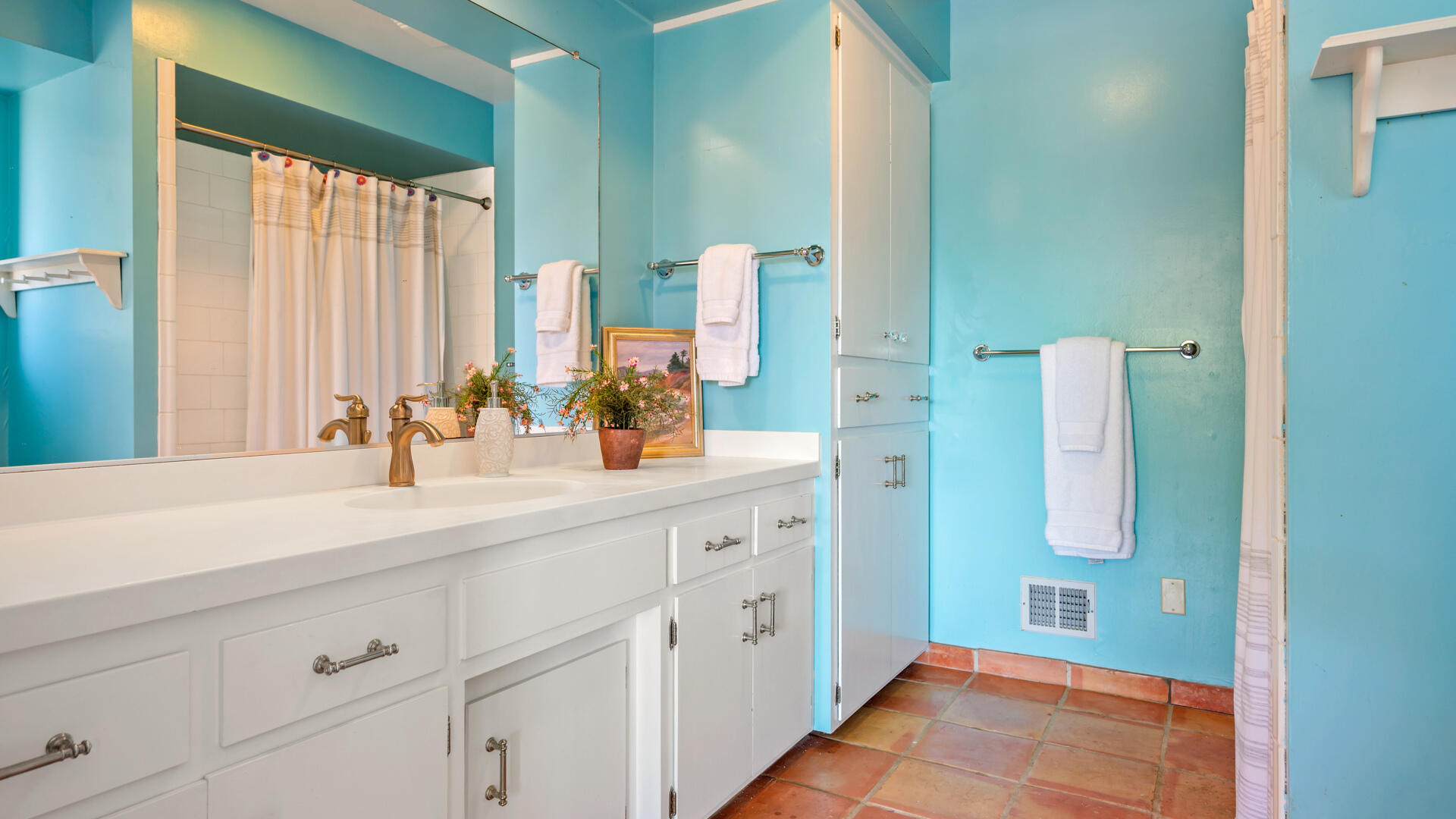 Solvang, California 93463, United States, 4 Bedrooms Bedrooms, ,4 BathroomsBathrooms,Residential,Active,163027