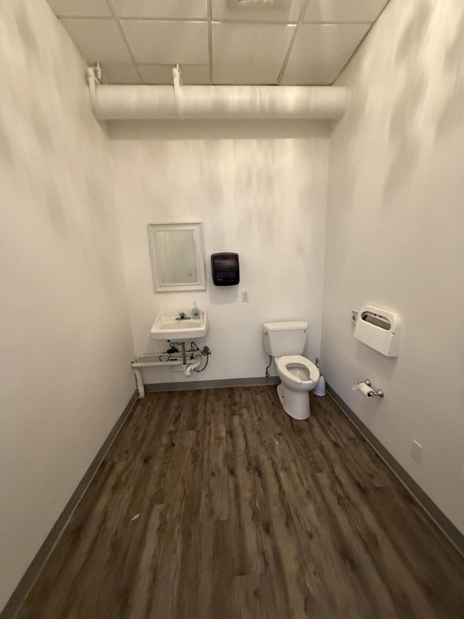 Santa Barbara, California 93101, United States, ,1 BathroomBathrooms,Commercial,Active,162383