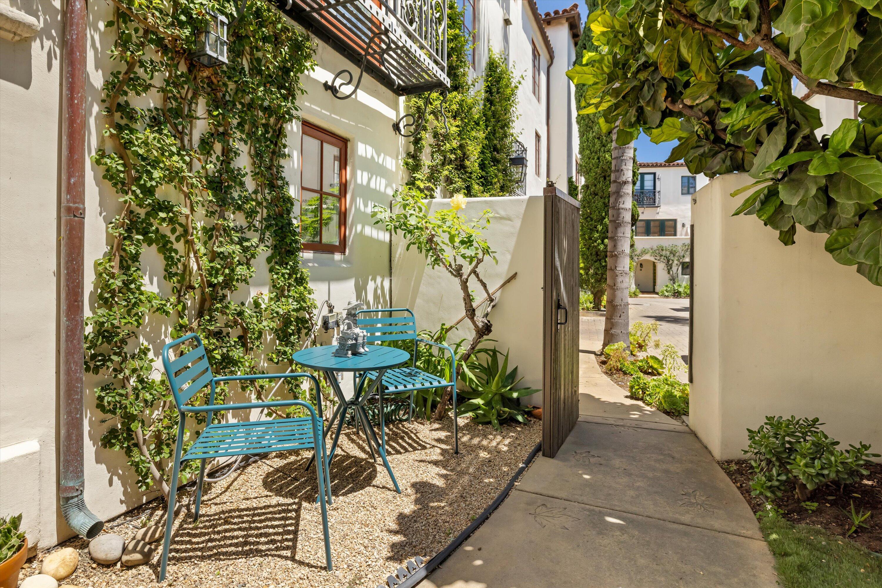 218 Santa Barbara Street B