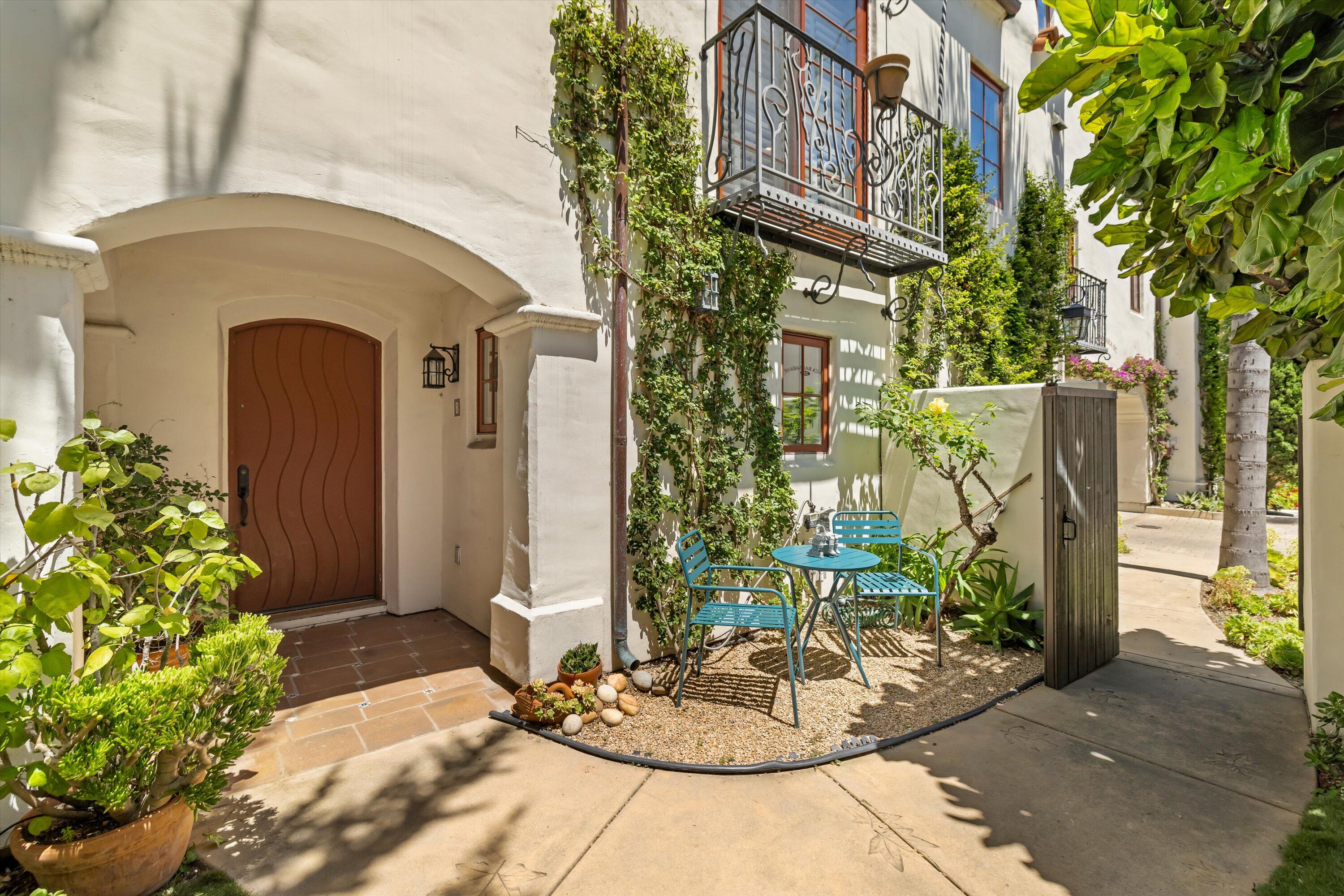 218 Santa Barbara Street B