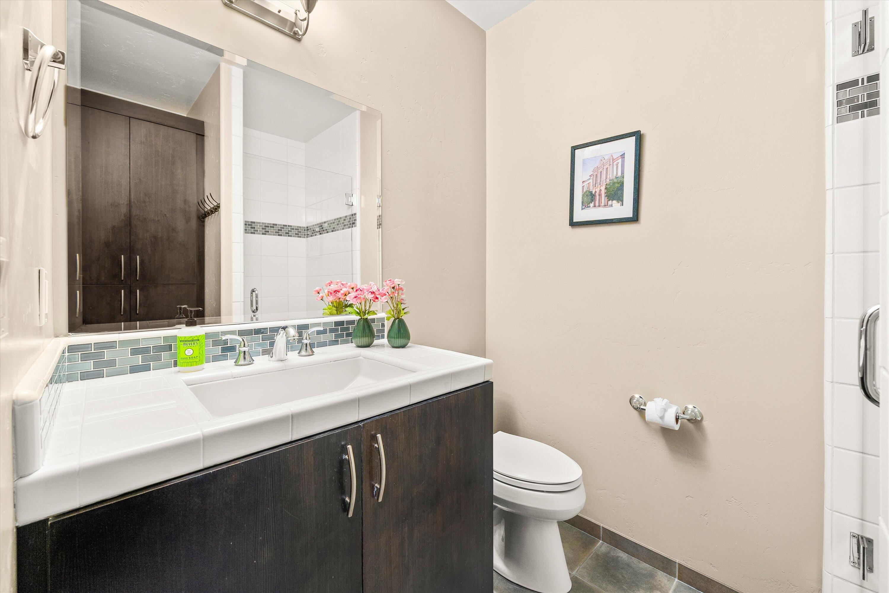 Santa Barbara, California 93101, United States, 3 Bedrooms Bedrooms, ,3 BathroomsBathrooms,Residential,Active,219261