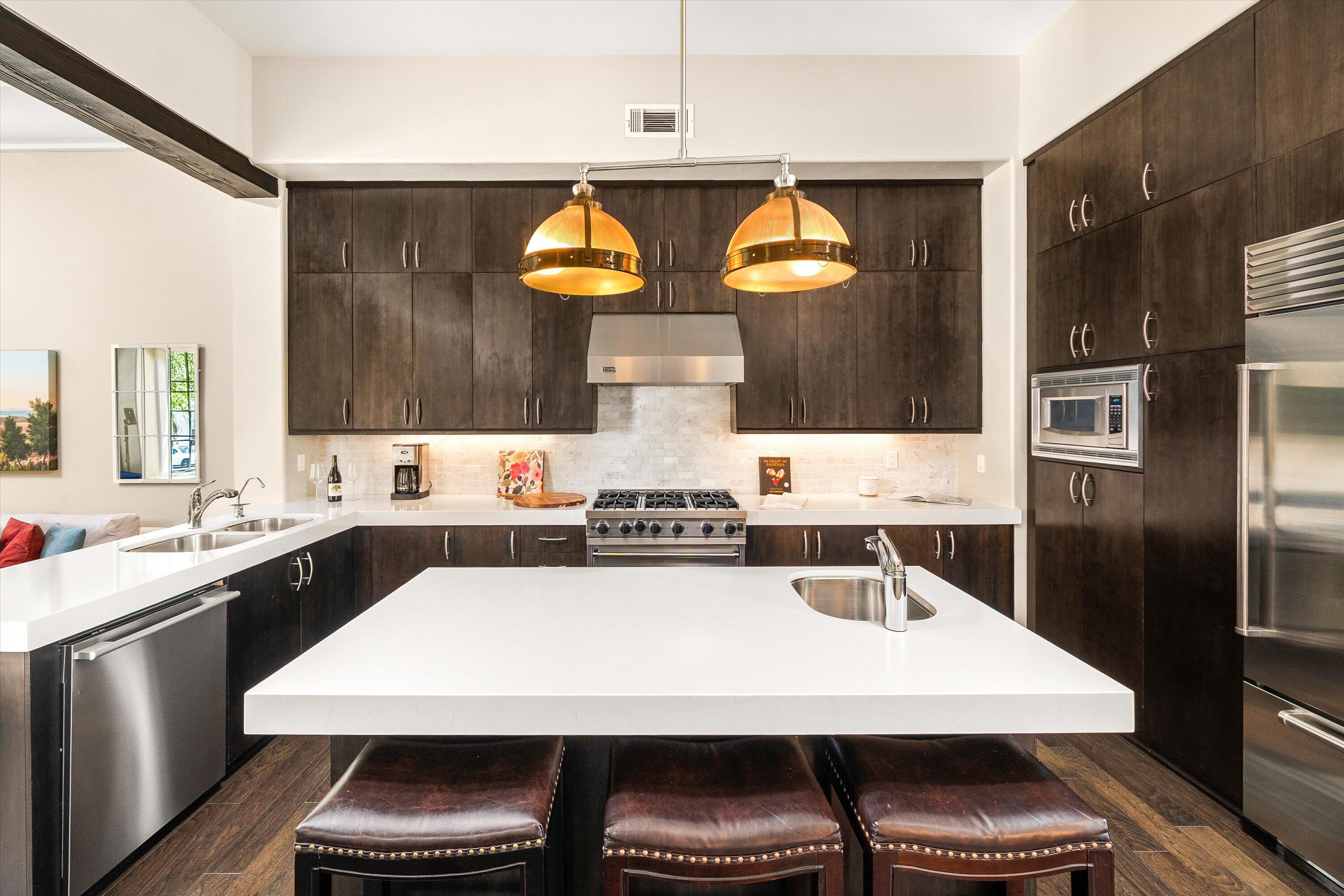 Santa Barbara, California 93101, United States, 3 Bedrooms Bedrooms, ,3 BathroomsBathrooms,Residential,Active,219261