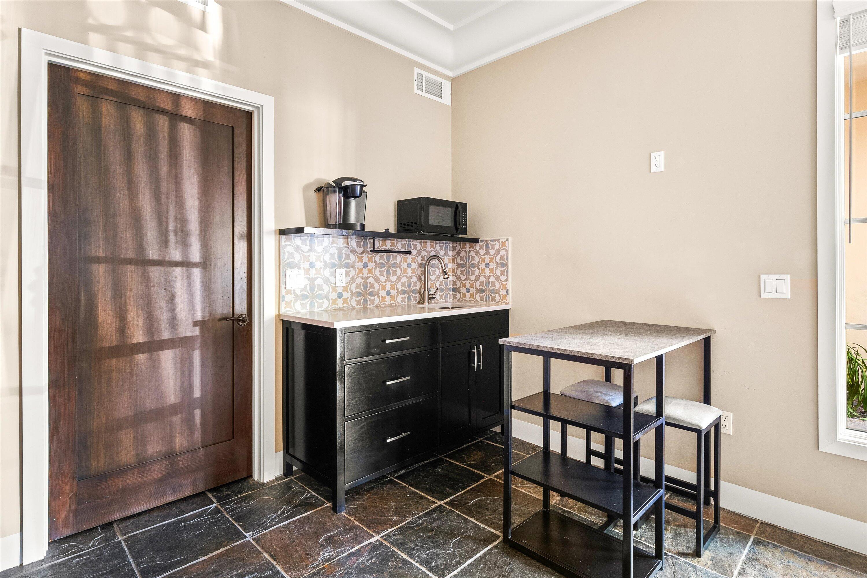 Santa Barbara, California 93101, United States, 3 Bedrooms Bedrooms, ,3 BathroomsBathrooms,Residential,Active,219261