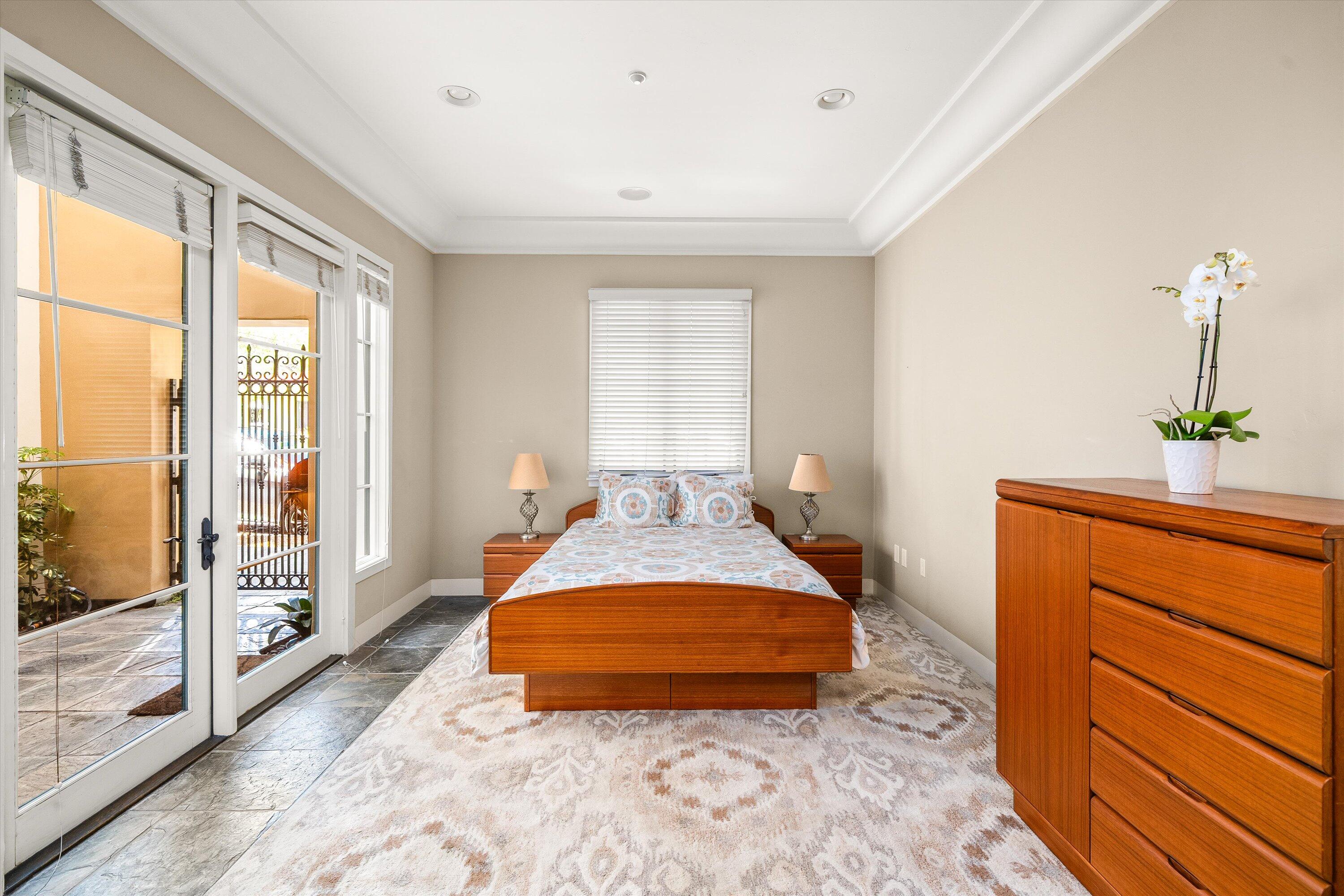 Santa Barbara, California 93101, United States, 3 Bedrooms Bedrooms, ,3 BathroomsBathrooms,Residential,Active,219261